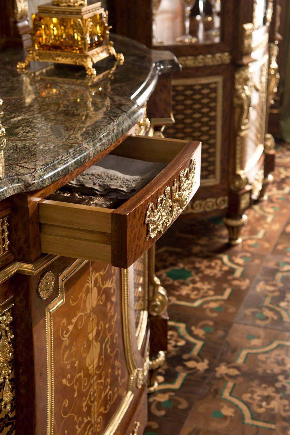 Sideboard mit Blattgold und Radica-Intarsien von Modenese Interiors im Angebot 6