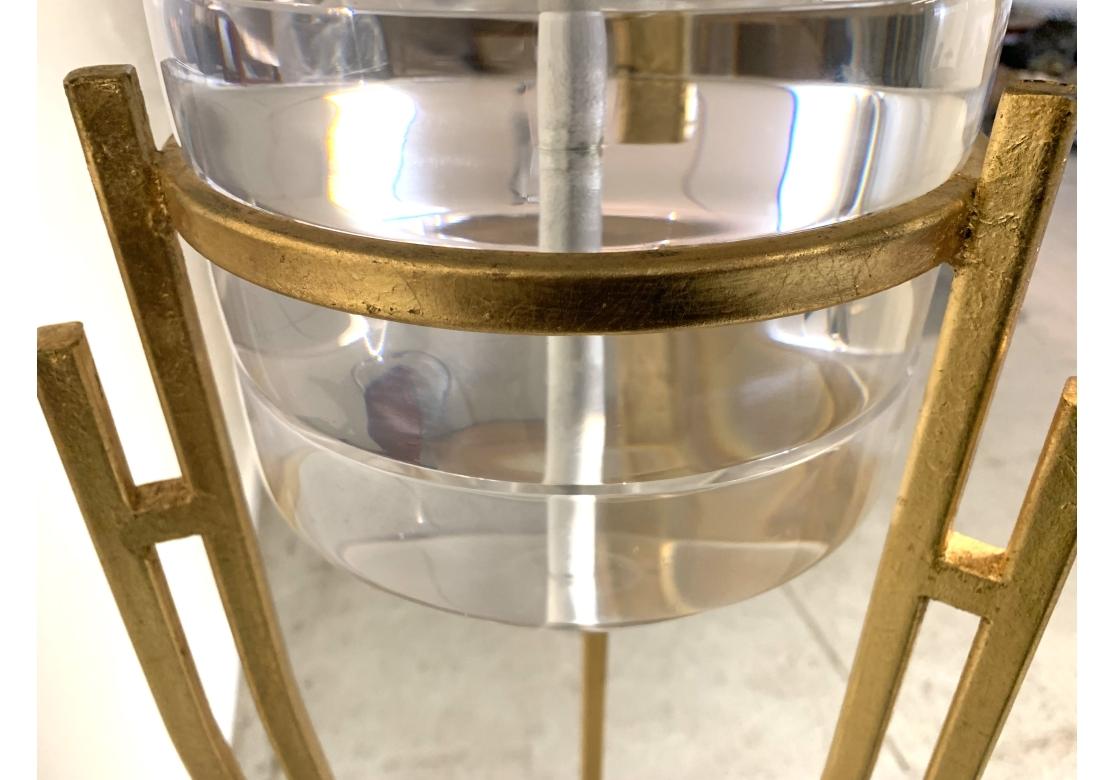 Blattgold-Stehlampe aus Eisen und Lucite im Art-déco-Stil im Angebot 4