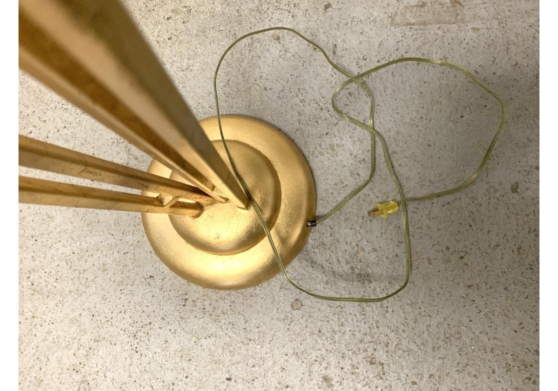 Blattgold-Stehlampe aus Eisen und Lucite im Art-déco-Stil im Angebot 6
