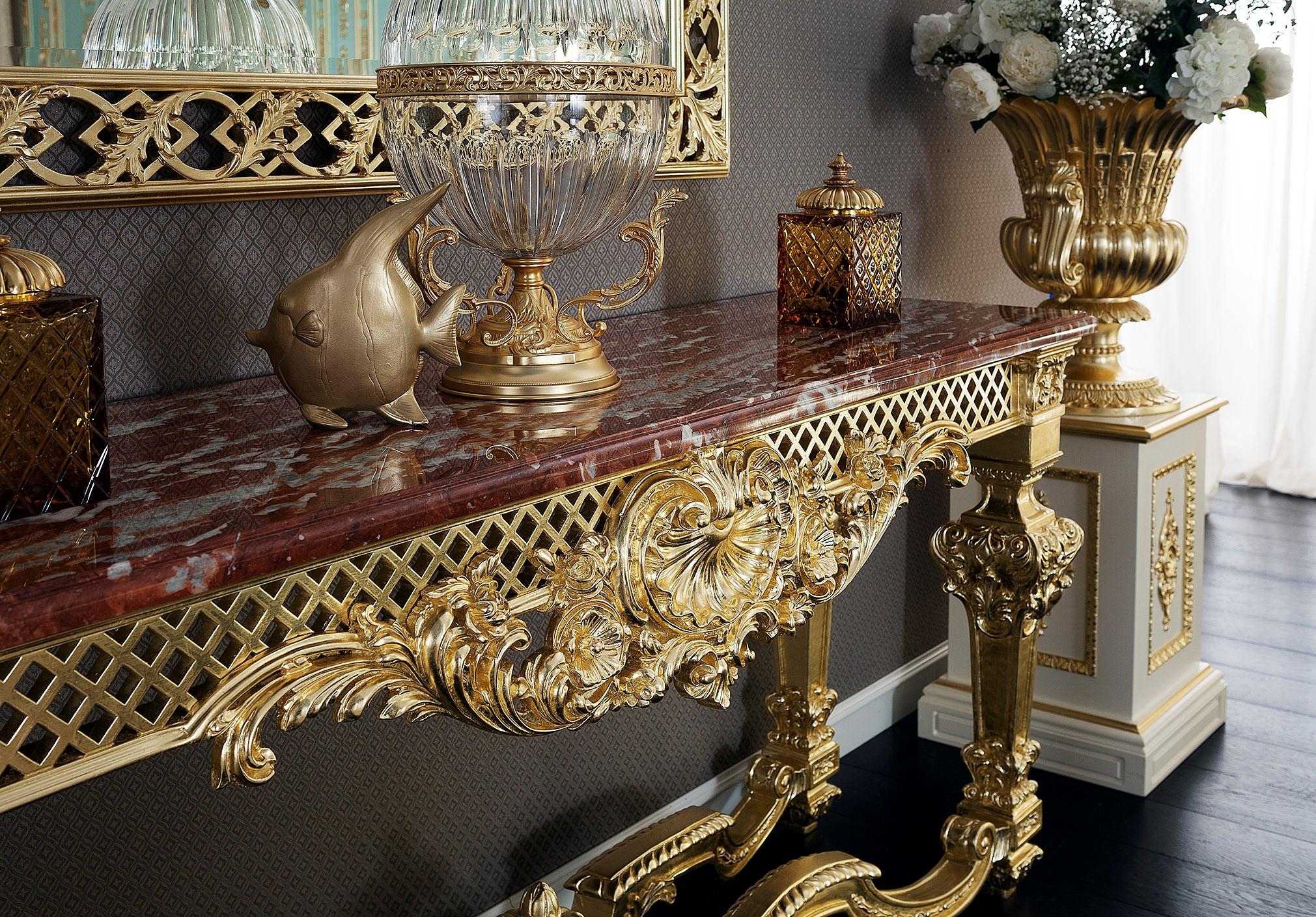Gold Leaf Baroque Console with Carvings and Marble Top by Modenese Interiors In New Condition For Sale In PADOVA, Italy