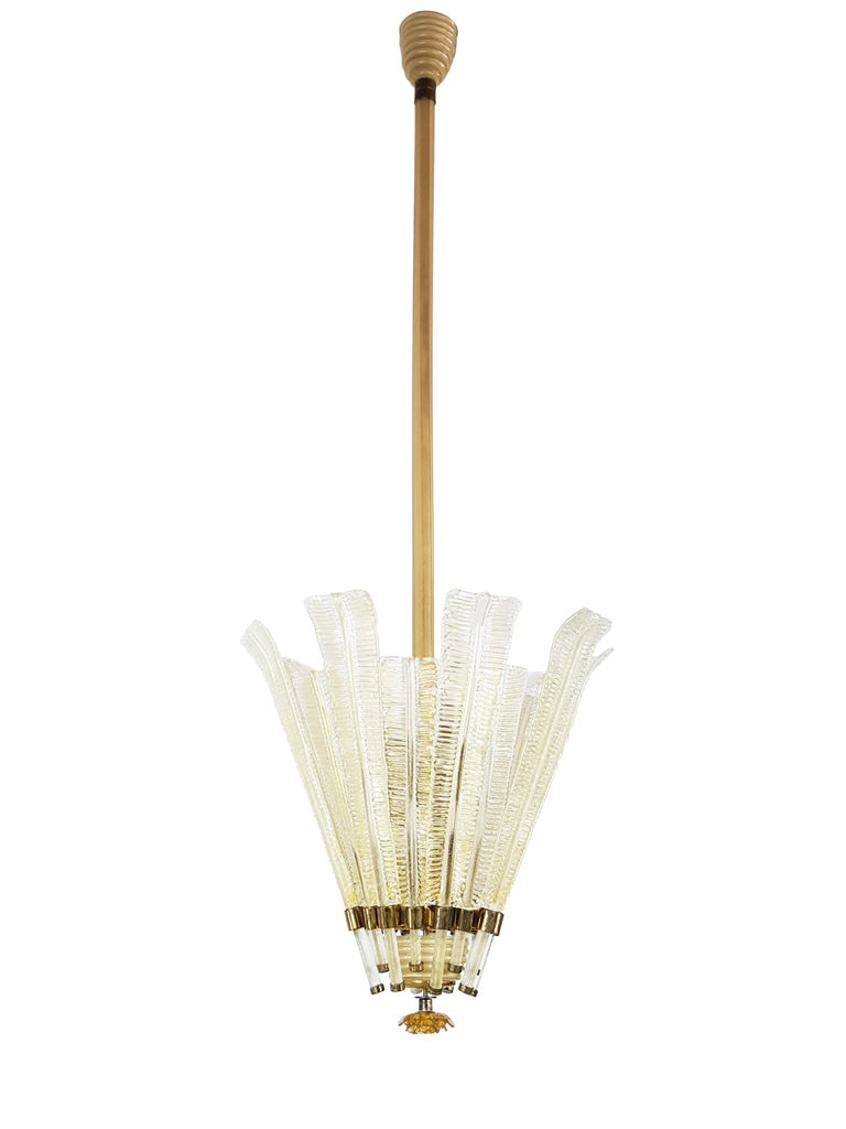 Gold Leaf, Beige Murano Glass & Brass '30s Chandelier by T. Buzzi for Venini For Sale 4