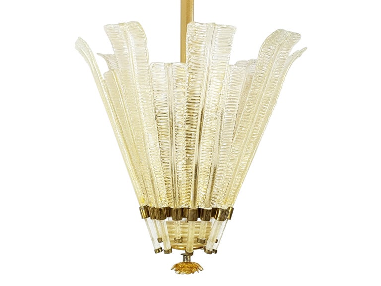 Rare and beautiful 1930s pendant lamp designed by T. Buzzi for Venini. The brass structure supports the decorative elements in transparent Murano glass and gold leaf, which alternate in two different sizes along the circular perimeter. A decorative
