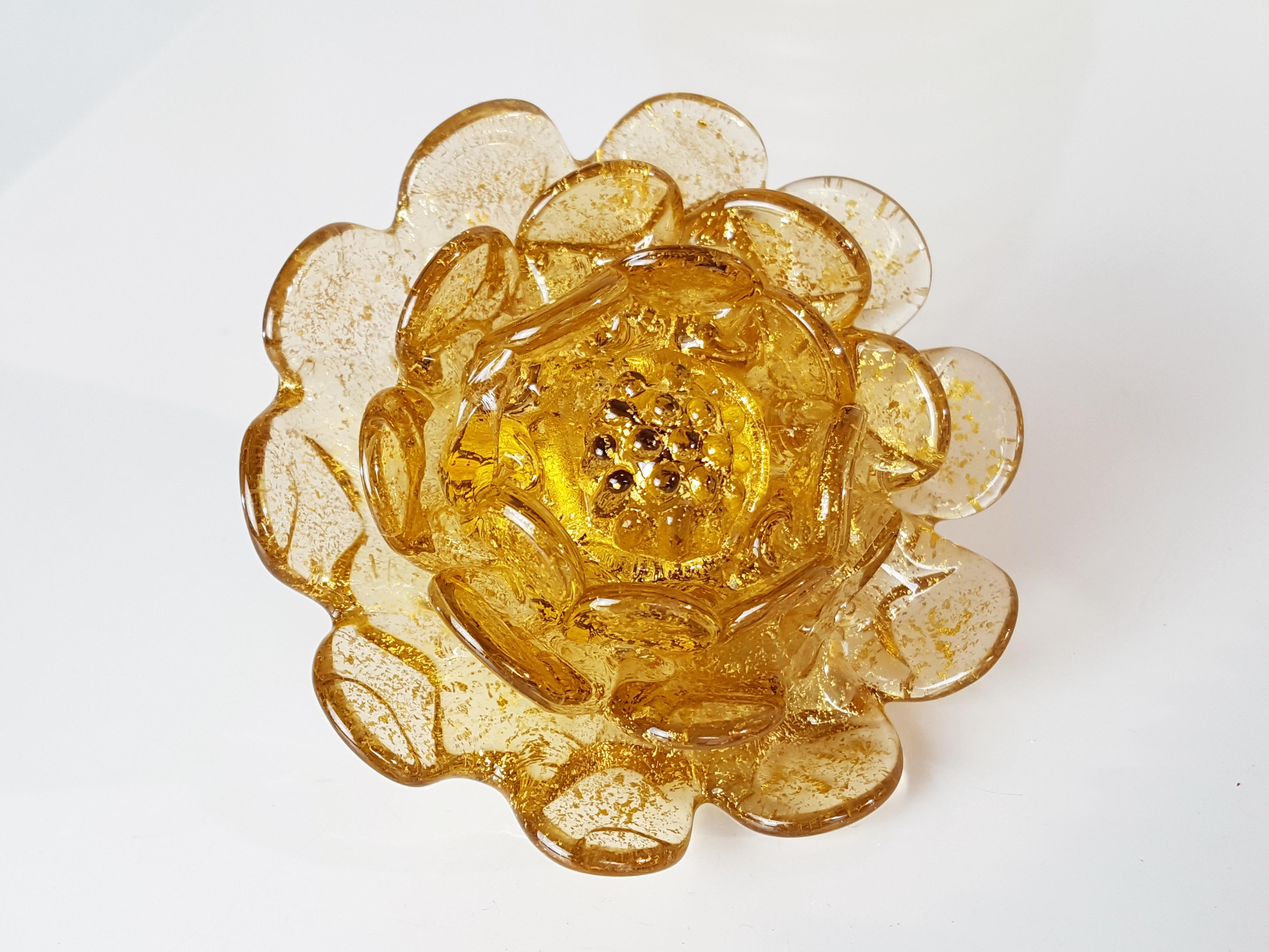 Mid-20th Century Gold Leaf, Beige Murano Glass & Brass 1933 Chandelier by Venini