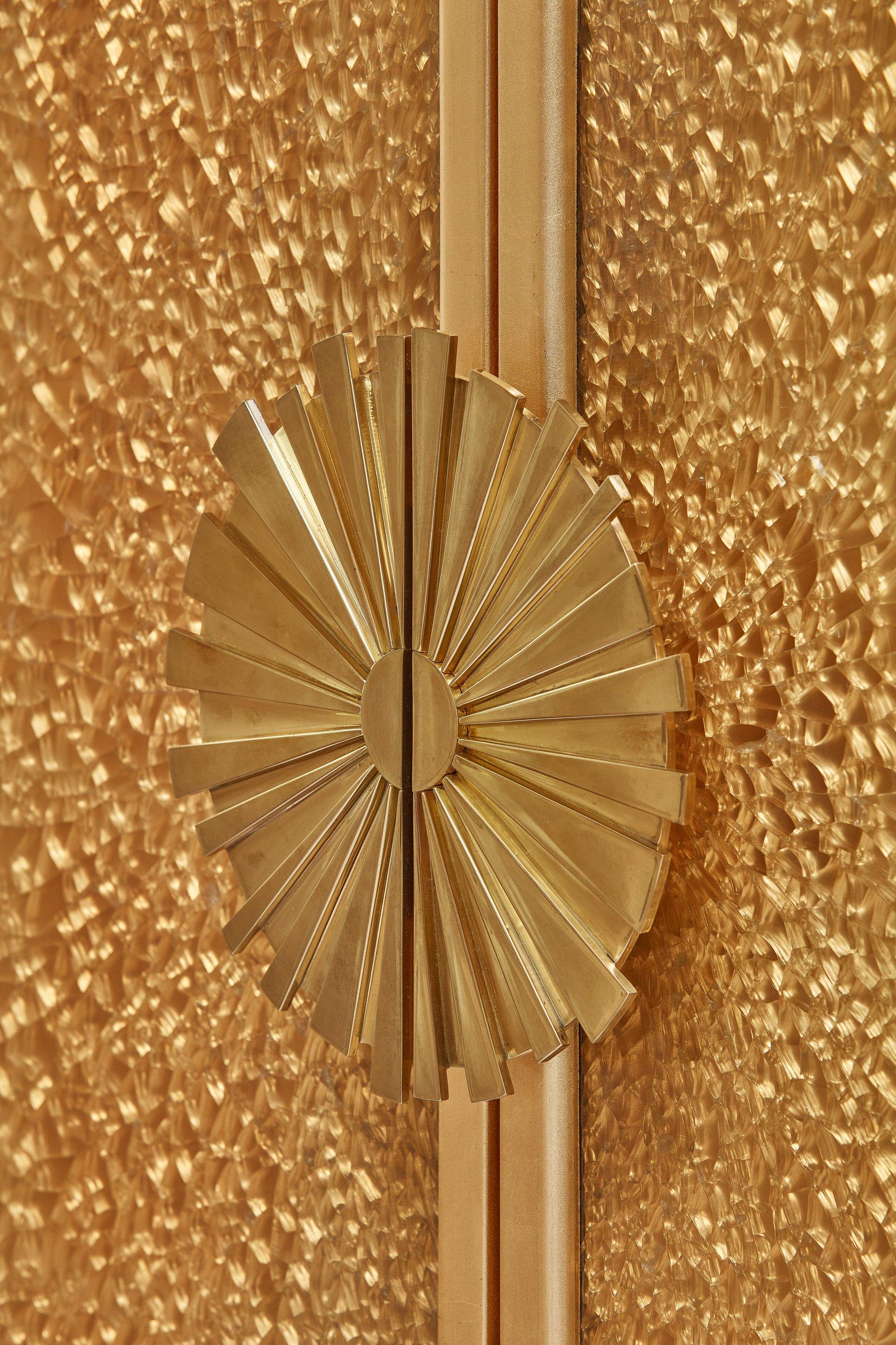Mobile in foglia d'oro con pannelli decorativi in vetro frantumato, personalizzabile In condizioni Nuovo in vendita a Warsaw, Mazowickie