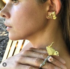 Boucle d'oreille manchette en feuille d'or