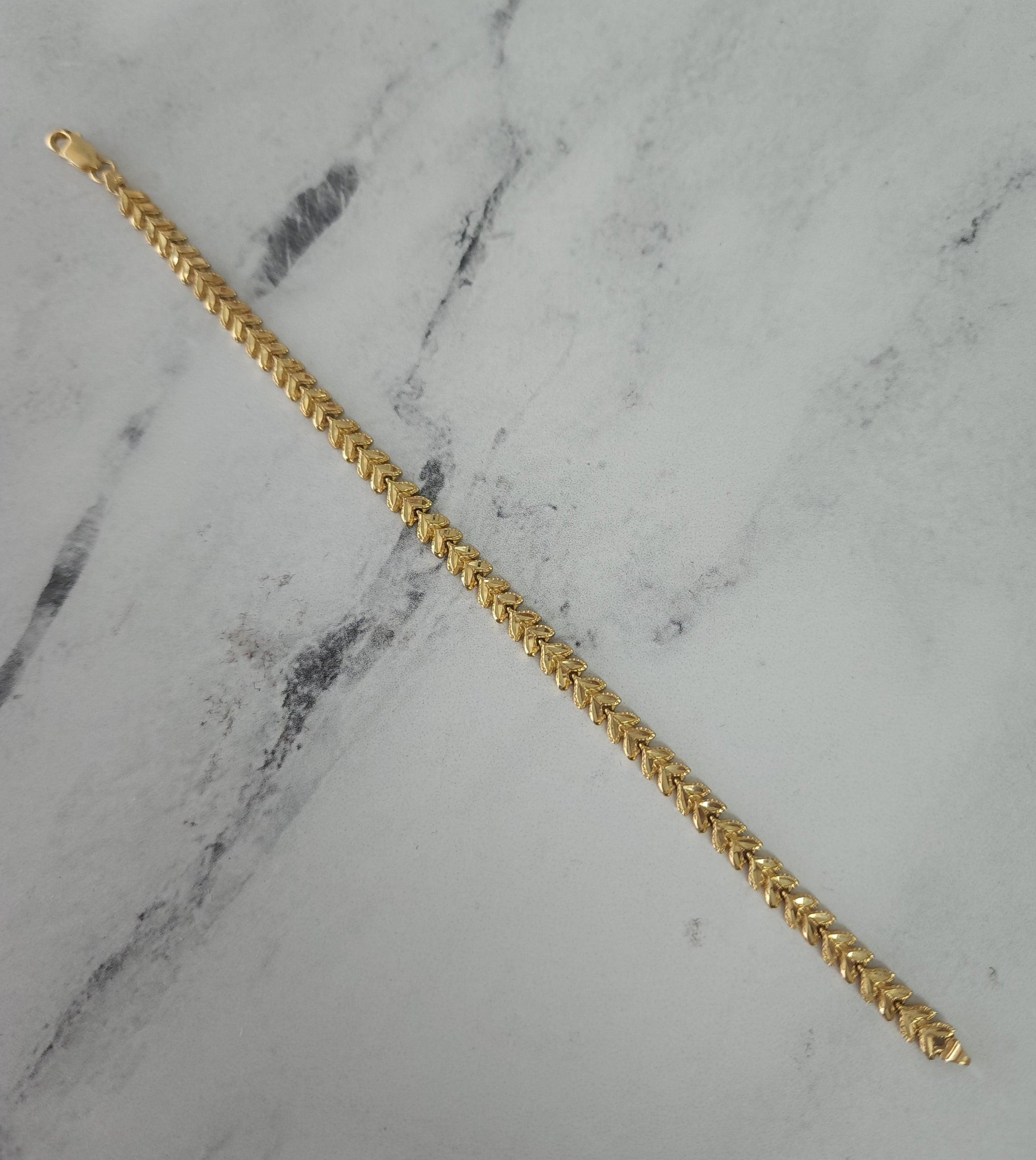 Bracelet en or jaune 14 carats avec motif de feuilles d'or et diamants tailles Neuf - En vente à Sugar Land, TX