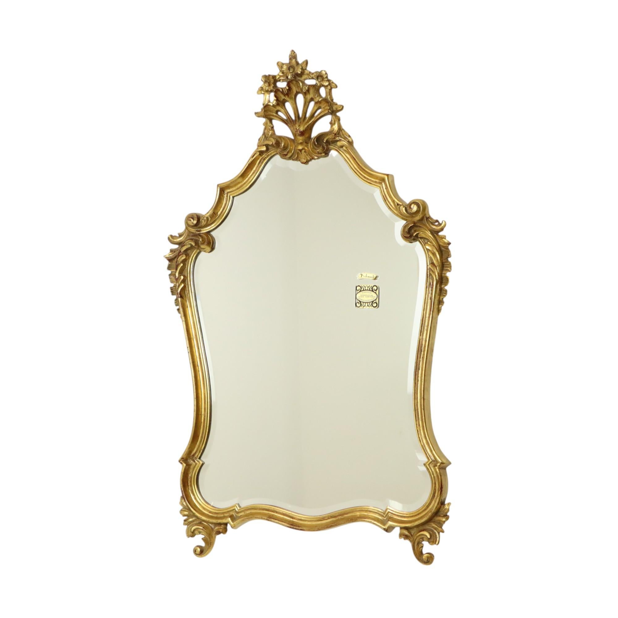 Beautiful large classic mirror, crested mirror with very nice facet-cut mirror glass and classic gold leaf gilded resin frame, elaborately decorated with acanthus leaves and flowers, baroque style object, made by Deknudt in the 60s-70s,