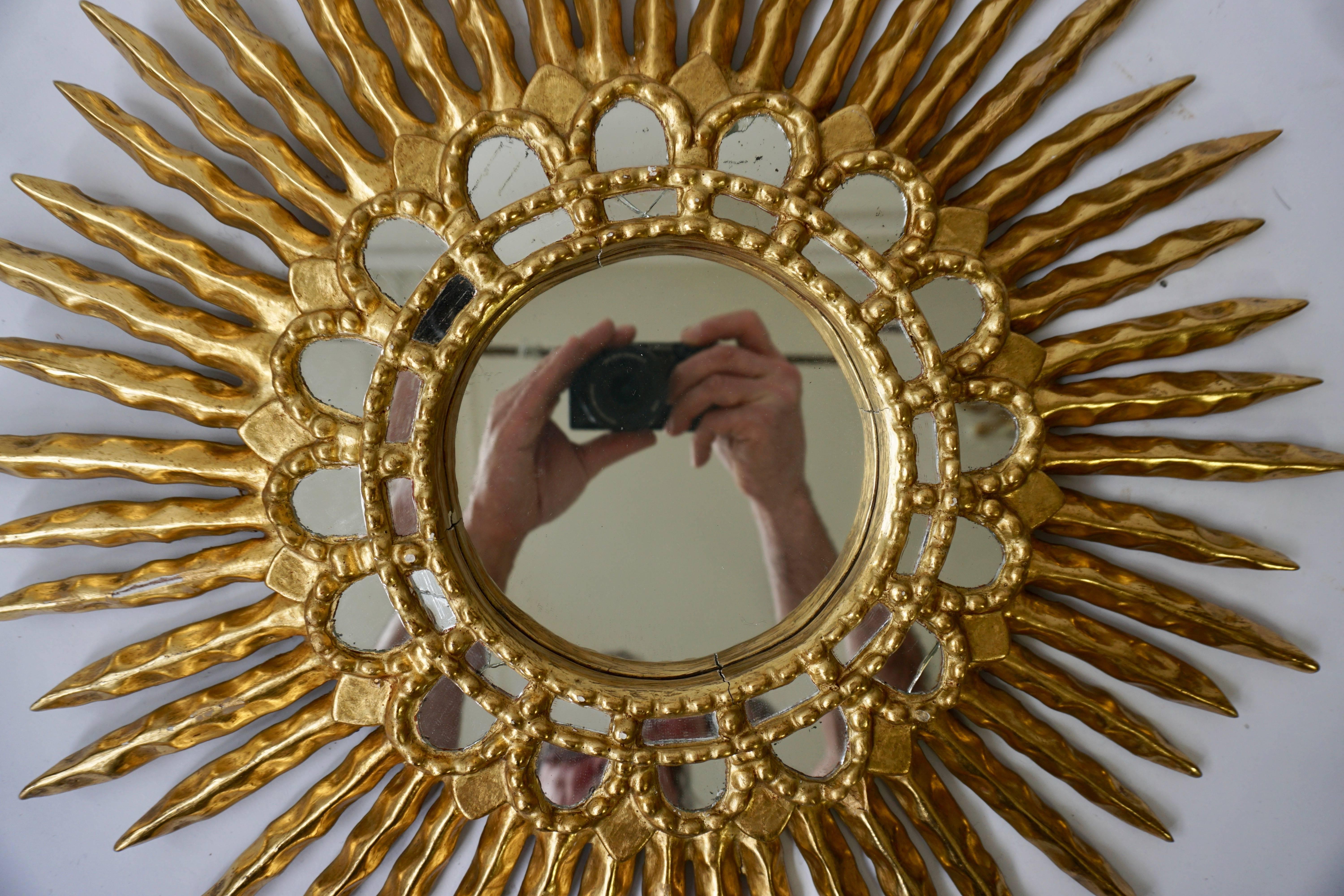 20th Century Gold Leaf Giltwood Sunburst Convex Mirror For Sale