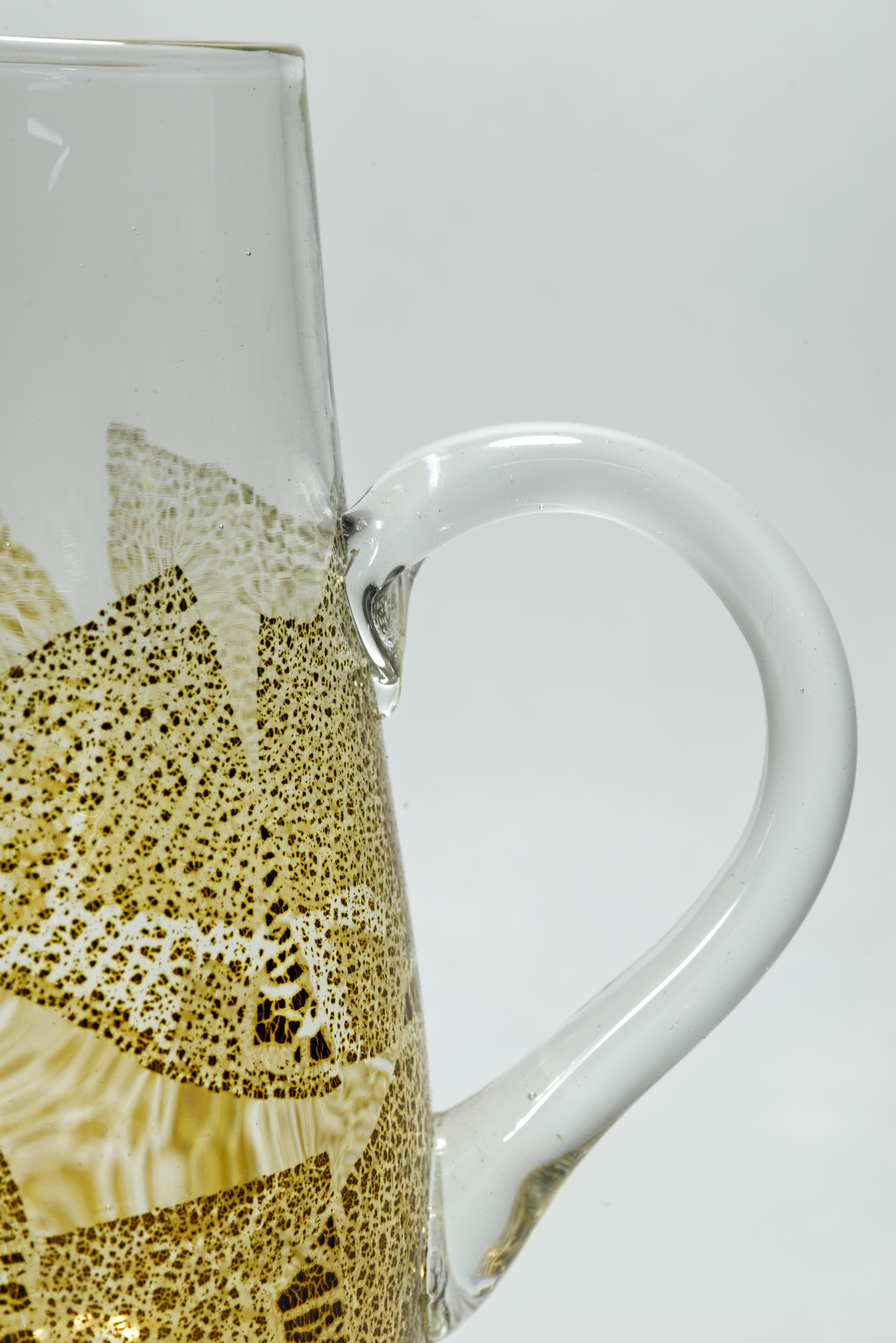 Blattgold-Glaskrug Attb. an Dan Mirer, amerikanisches Studio-Kunstglas 1999 (Handgefertigt) im Angebot