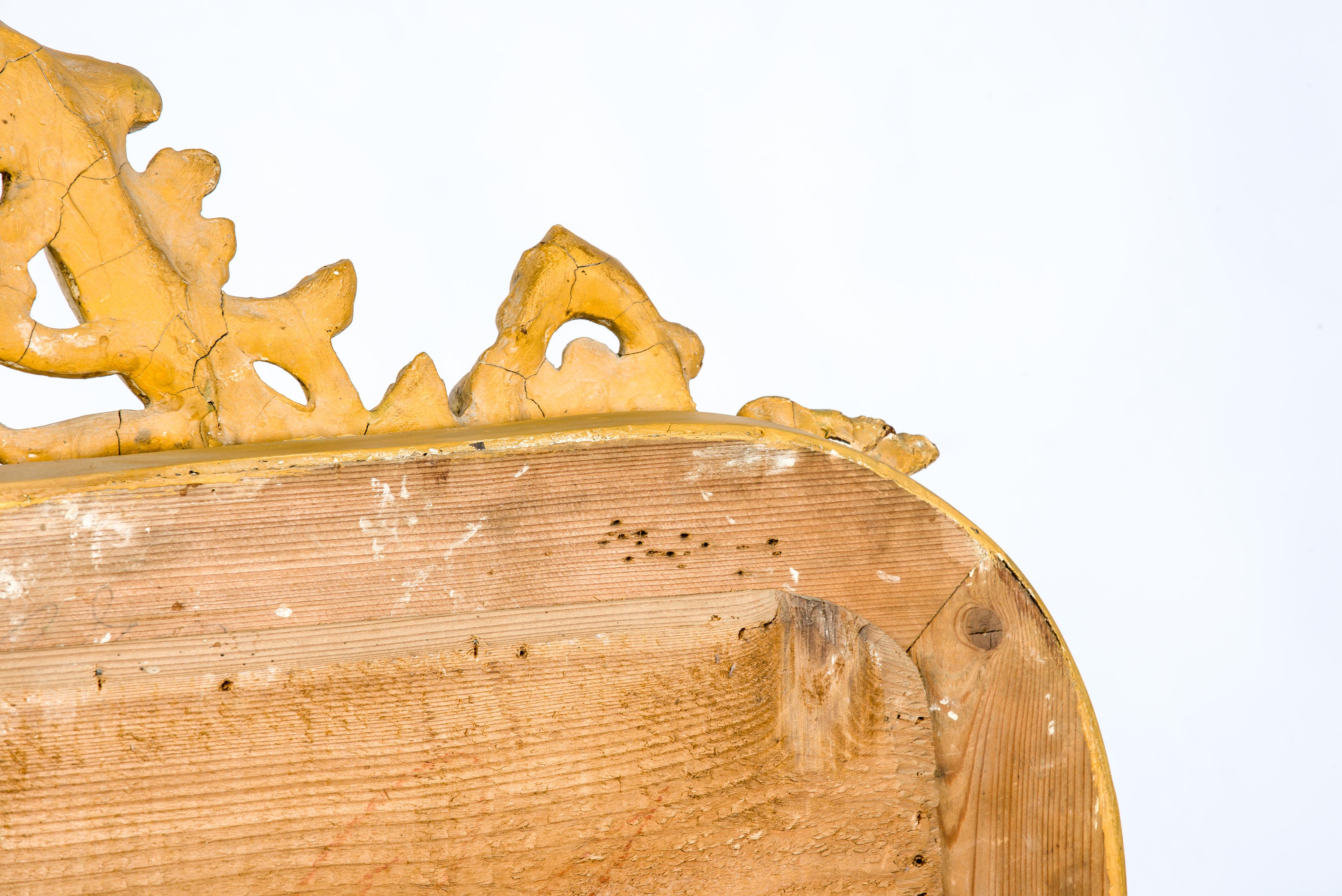 Miroir Louis Philippe à feuilles d'or avec crête en vente 11