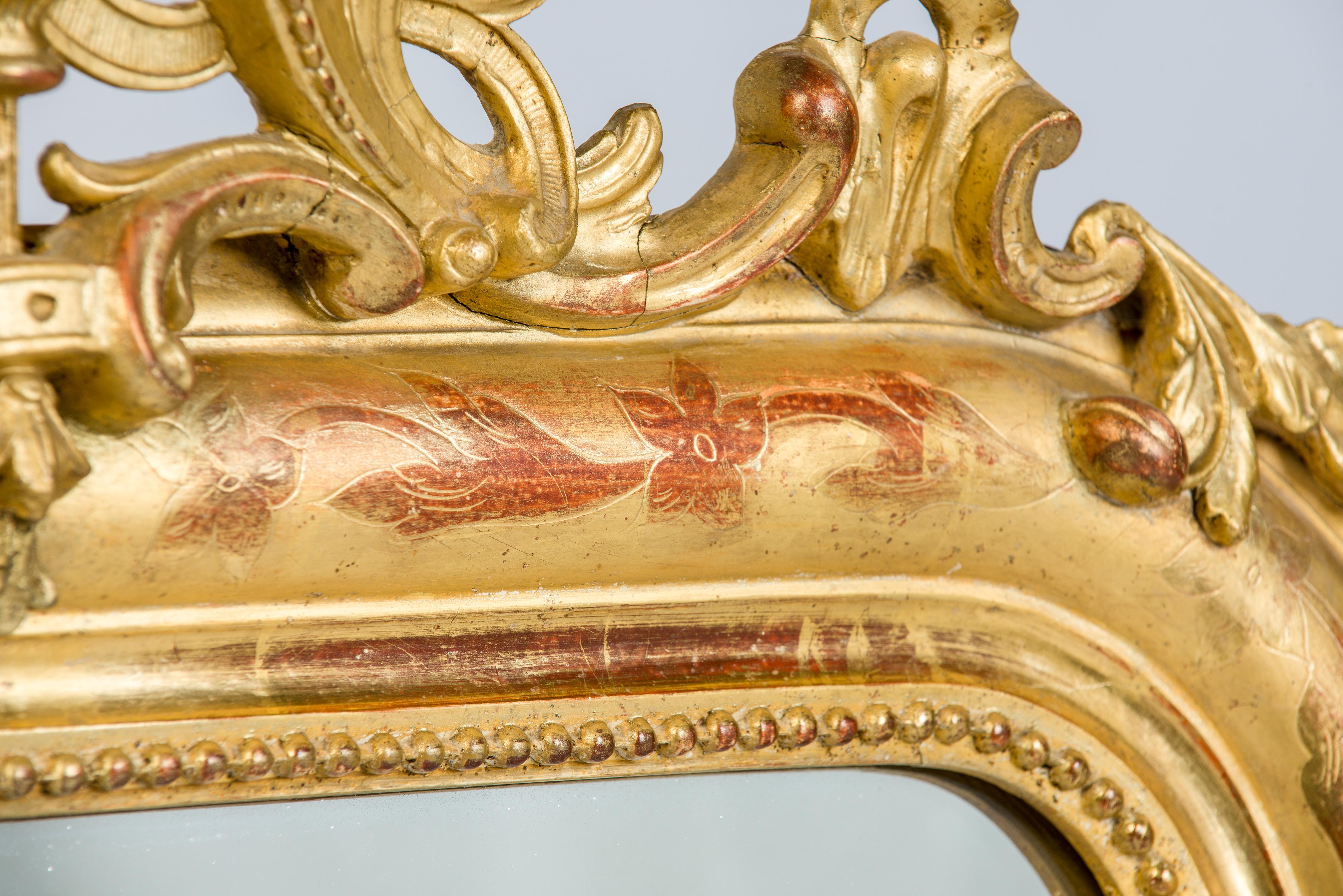 Feuille d'or Miroir Louis Philippe à feuilles d'or avec crête en vente