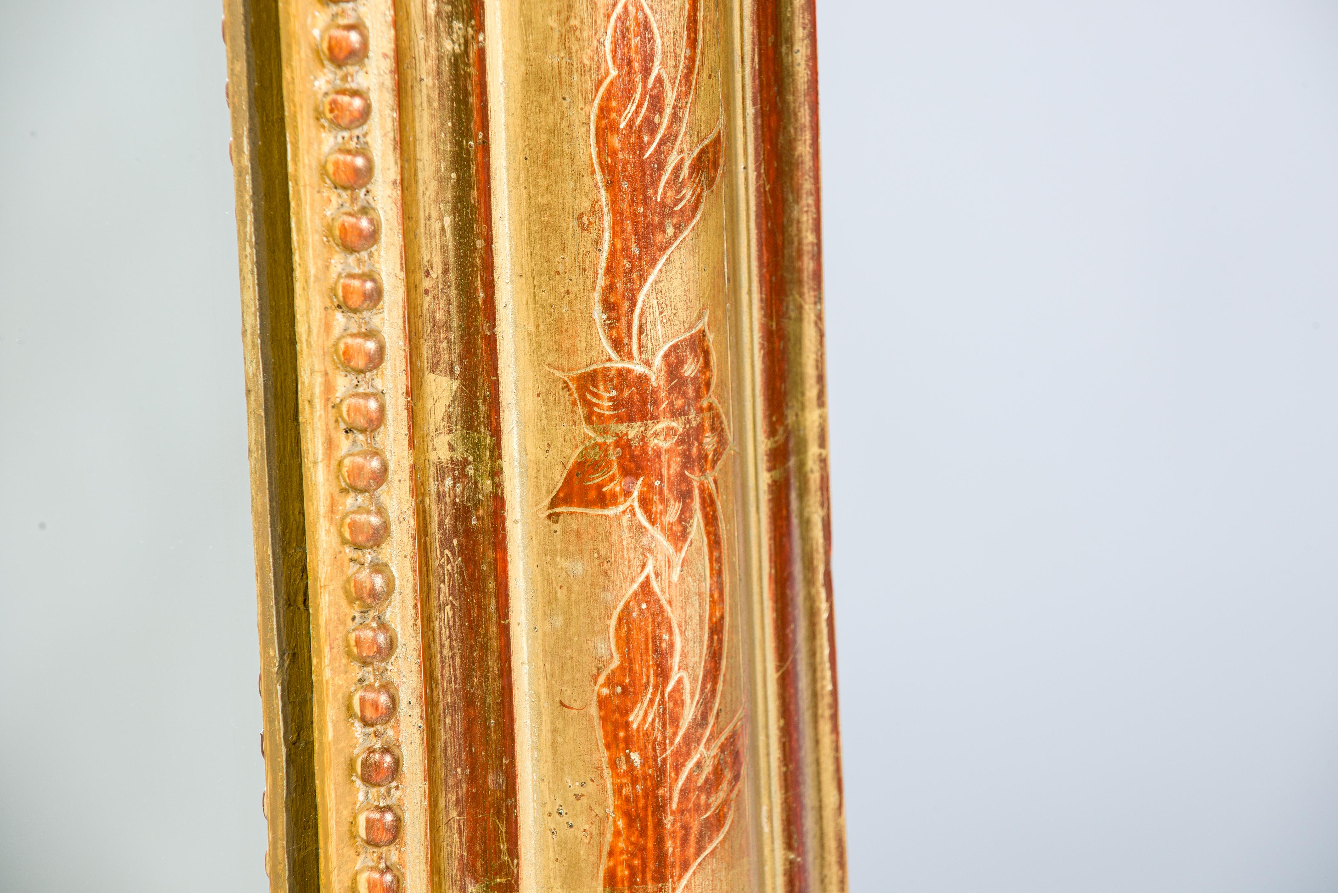 Miroir Louis Philippe à feuilles d'or avec crête en vente 1