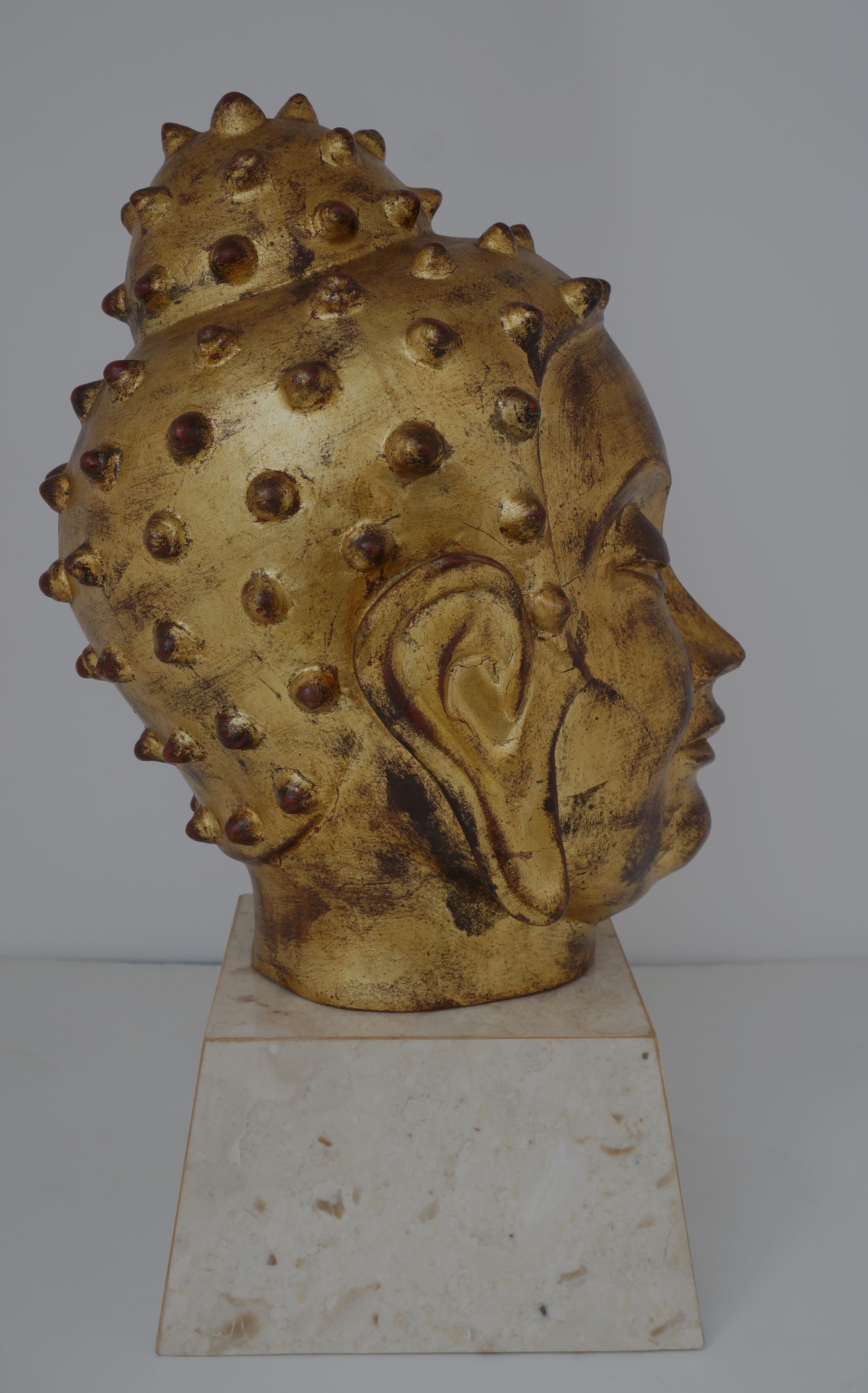 Blattgold auf Terrakotta-Buddha-Kopf (Hollywood Regency) im Angebot