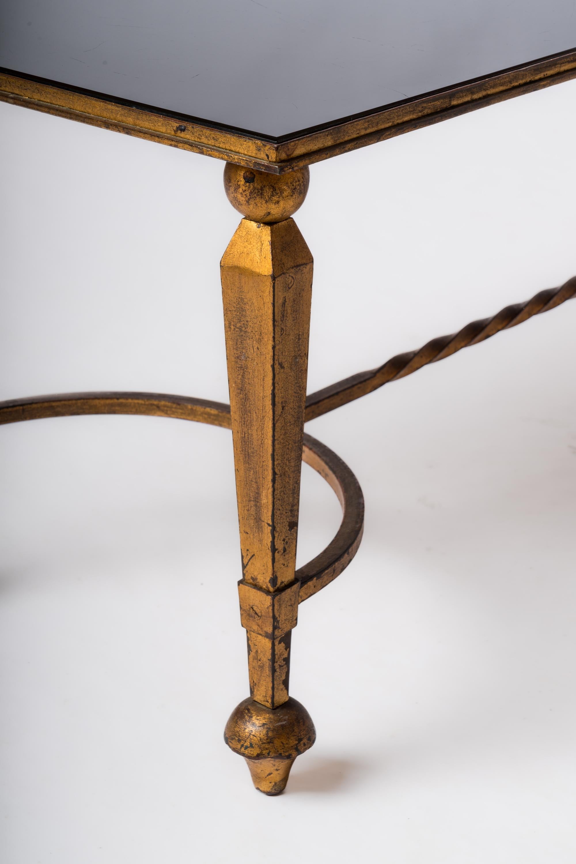 Table basse à feuilles d'or sur fer et opaline noire att. Maison Ramsay, France, 1950 État moyen - En vente à New York, NY