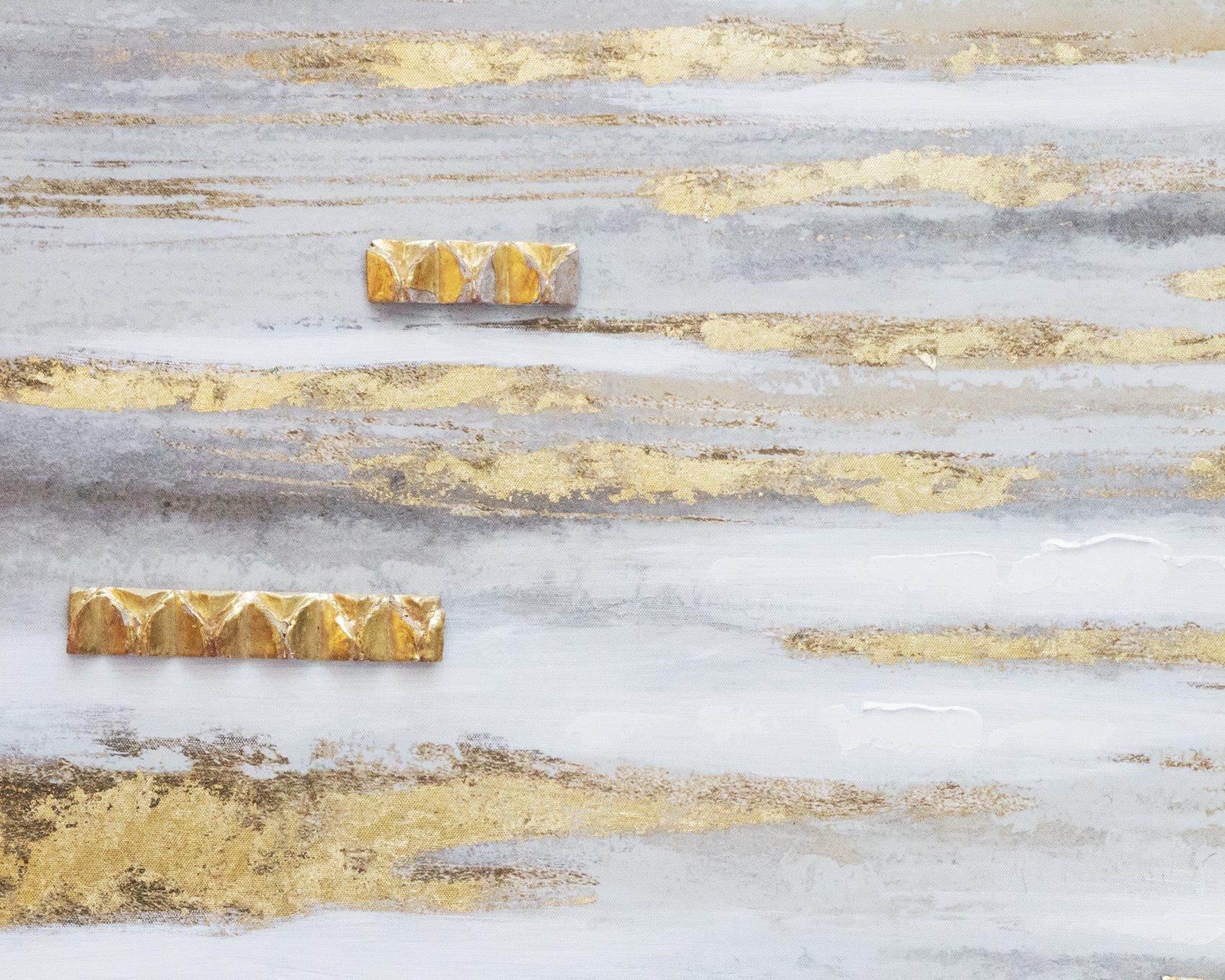 Peinture à la feuille d'or avec moulure de fragments italiens du XVIIIe siècle.

Le tableau présente des touches de couleurs dorées, grises et blanches sur la toile, avec des moulures tridimensionnelles en forme de fragments italiens du XVIIIe