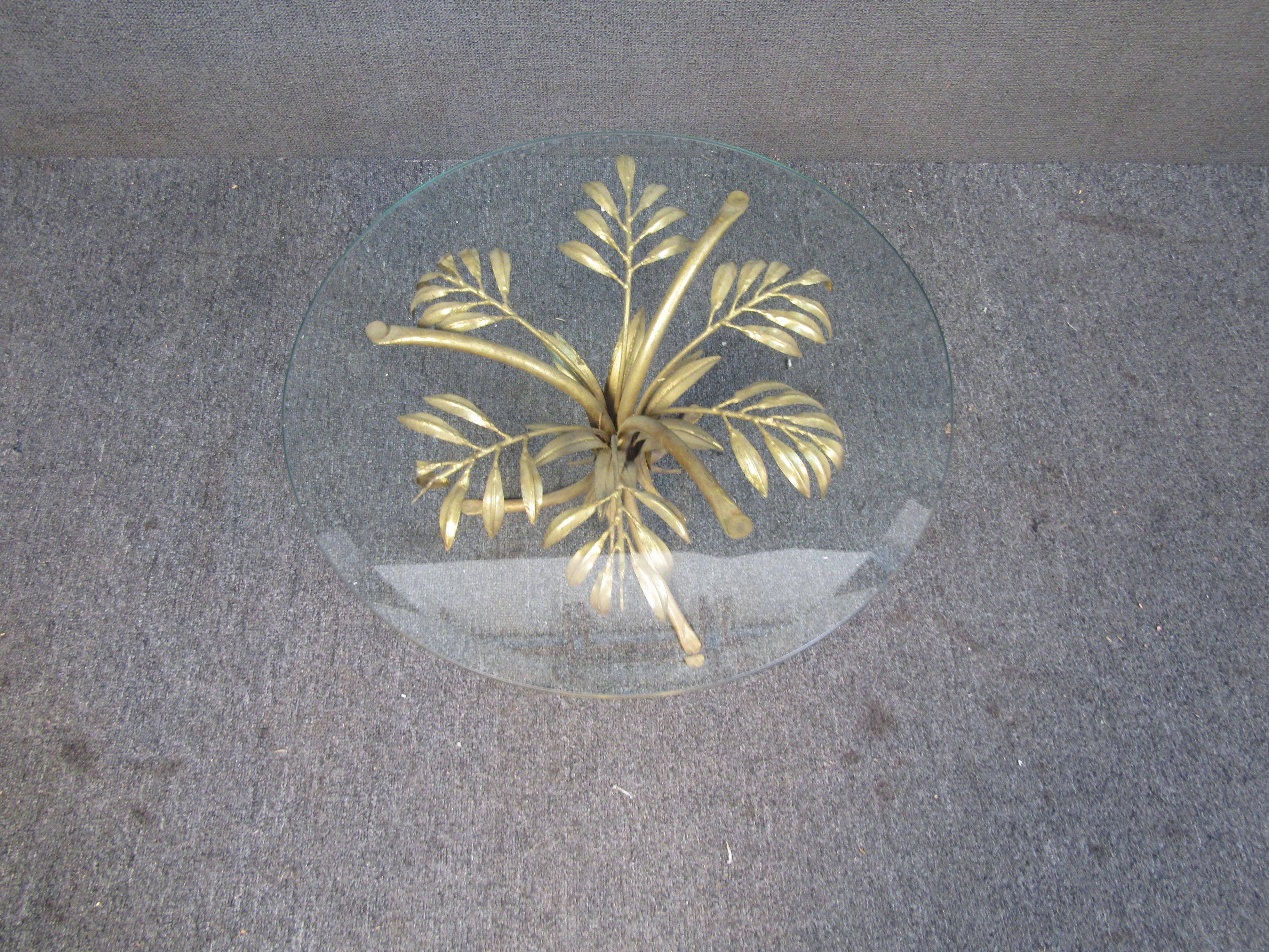 Mid-Century Modern Table d'appoint en palmier à feuilles d'or en vente