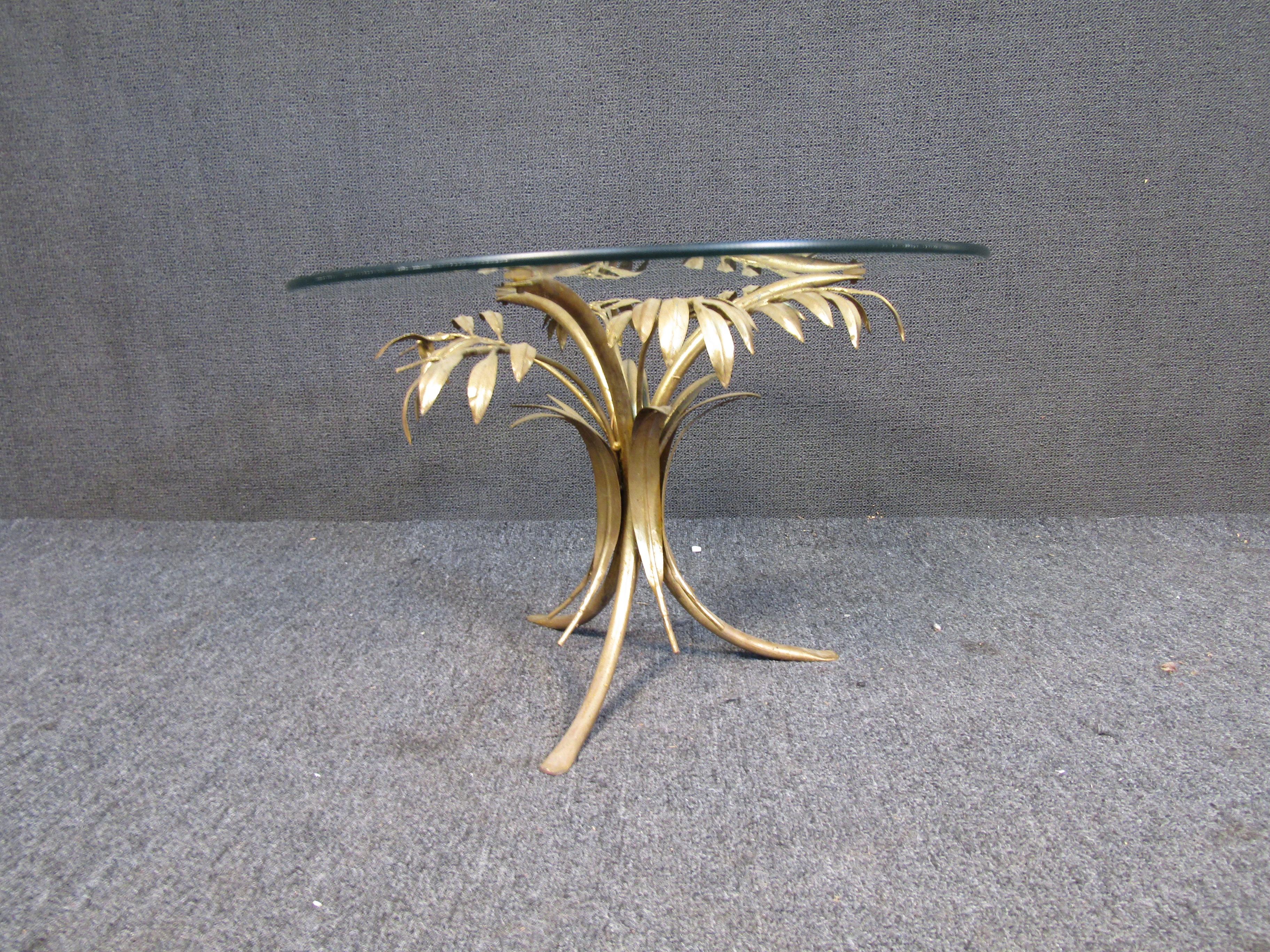 20ième siècle Table d'appoint en palmier à feuilles d'or en vente
