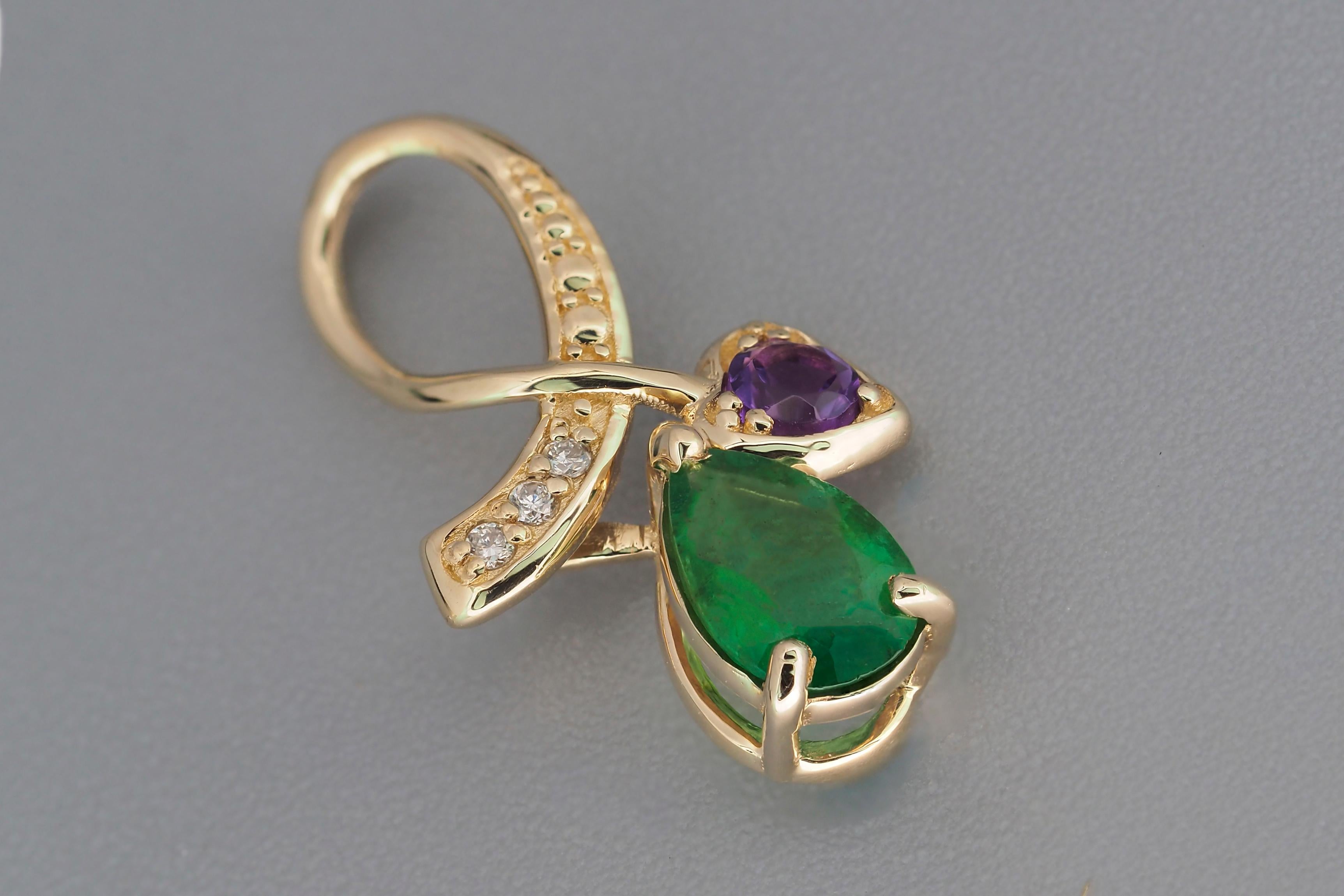Pear Cut Gold Leaf pendant with Emerald.  For Sale