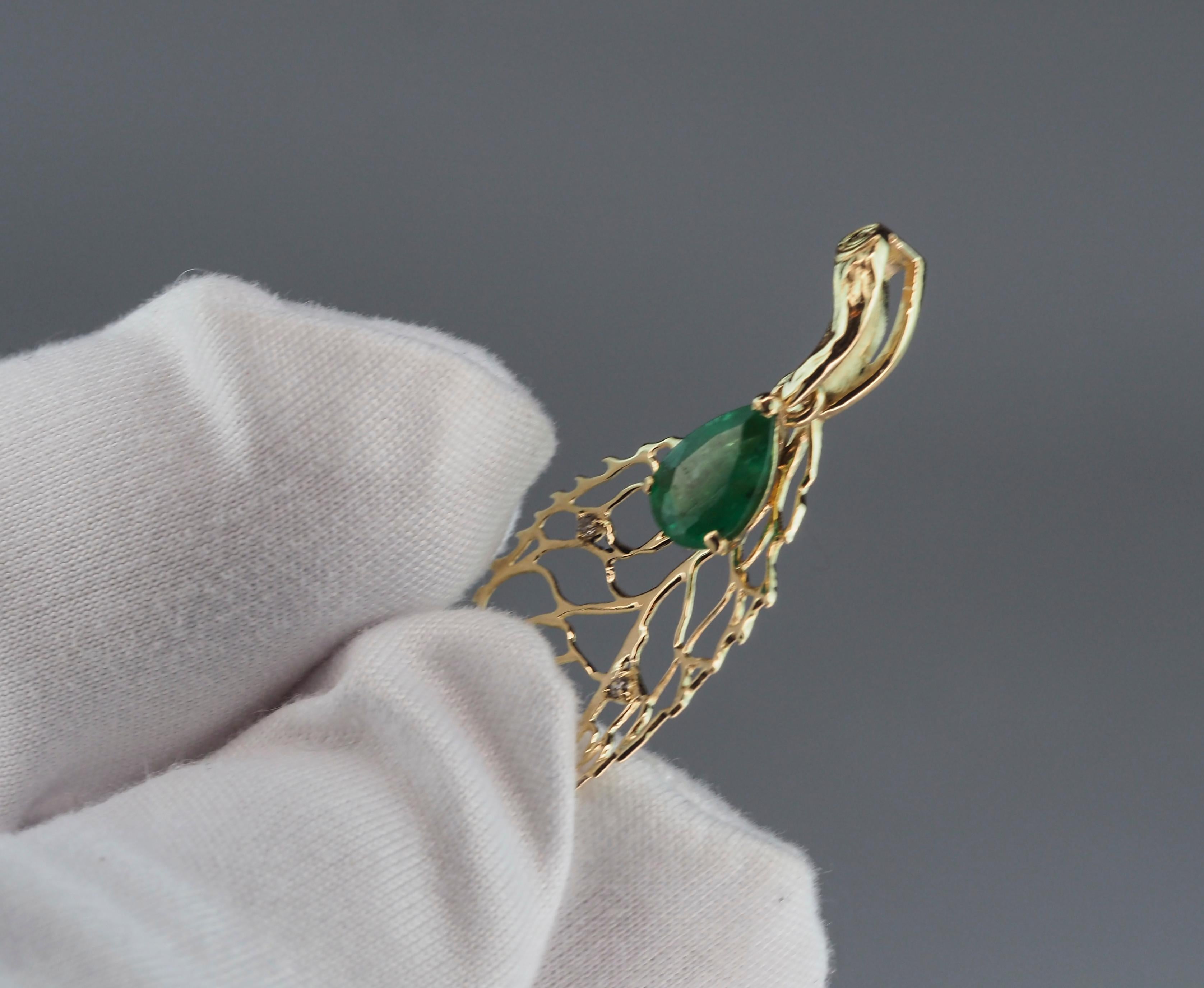 Gold Leaf pendant with pear Emerald. In New Condition For Sale In Istanbul, TR