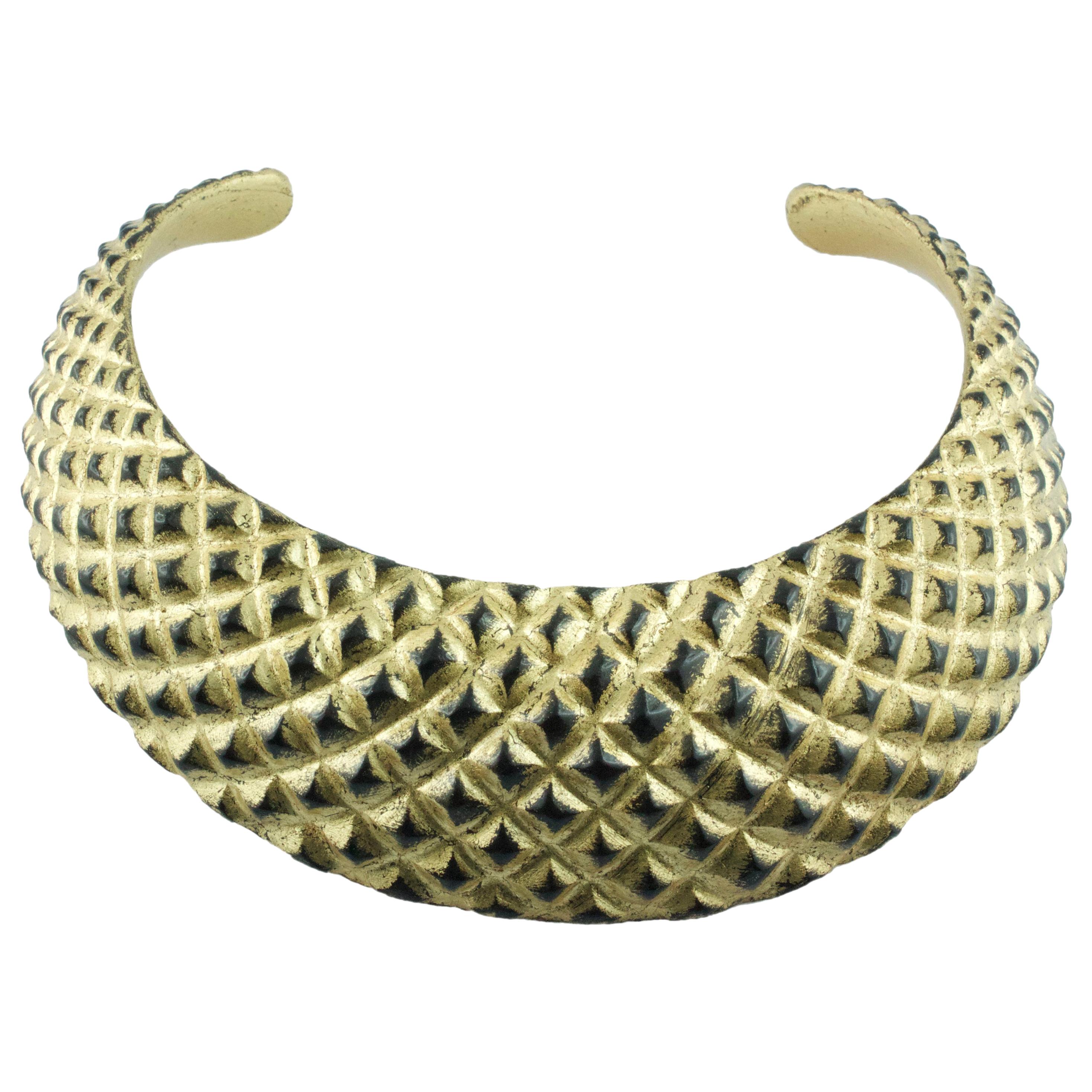 Collier ras de cou en bois avec feuilles d'or