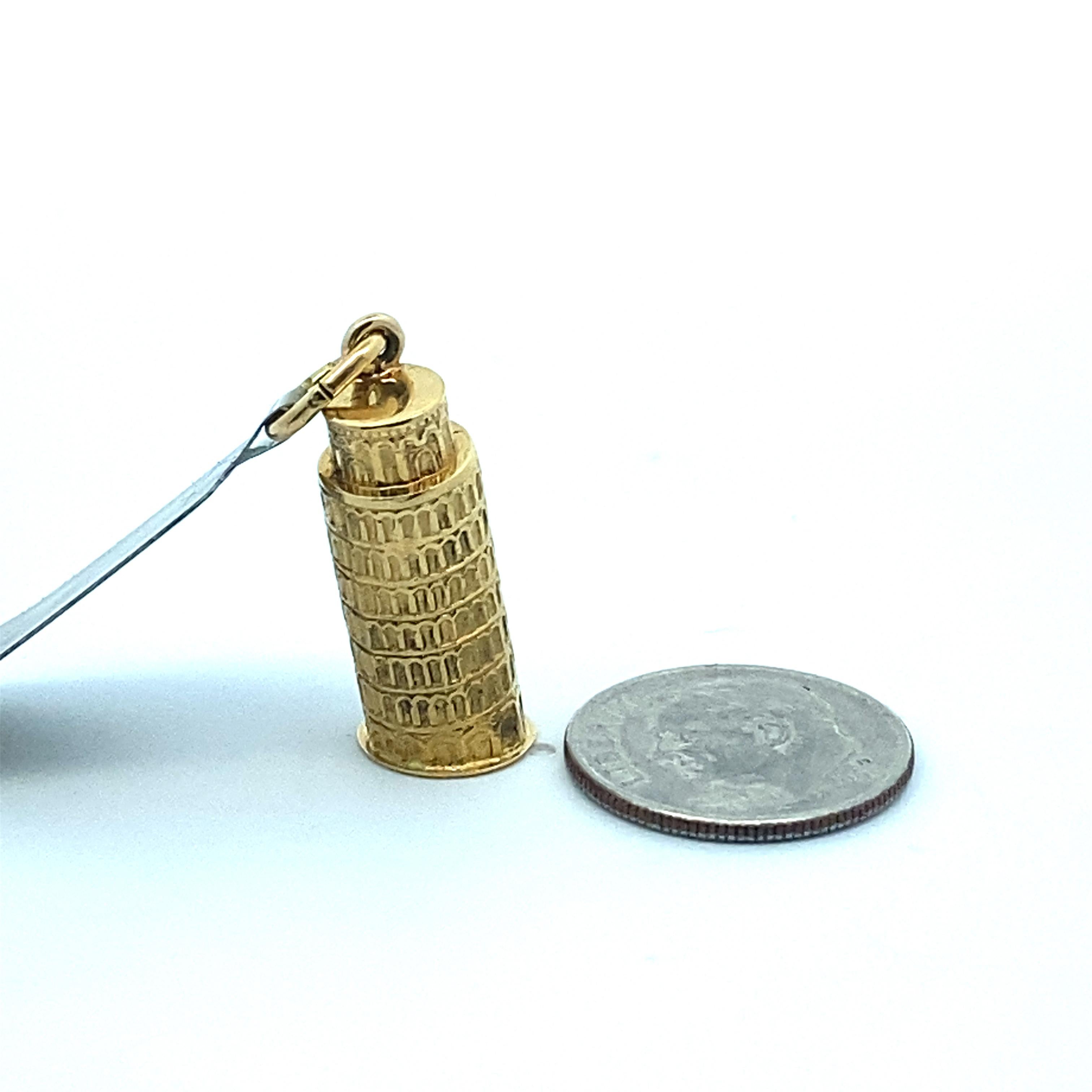 Gold Leaning Tower of Pisa Charm Pendant In Good Condition For Sale In DALLAS, TX