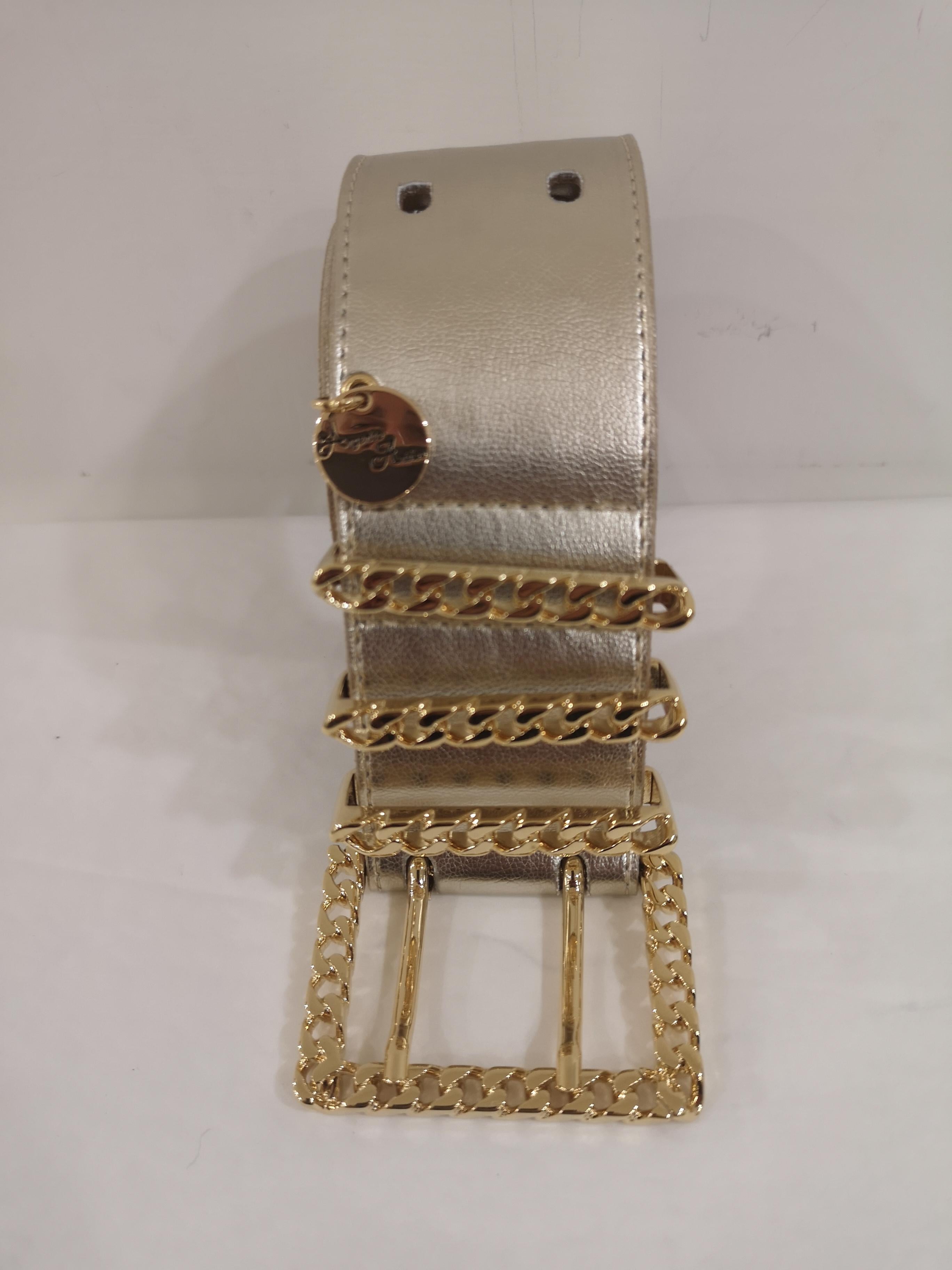 Gold leather and gold hardware belt NWOT
totally handmade in italy with 100% genuine leather
total lenght 97 cm
heigh 5 cm