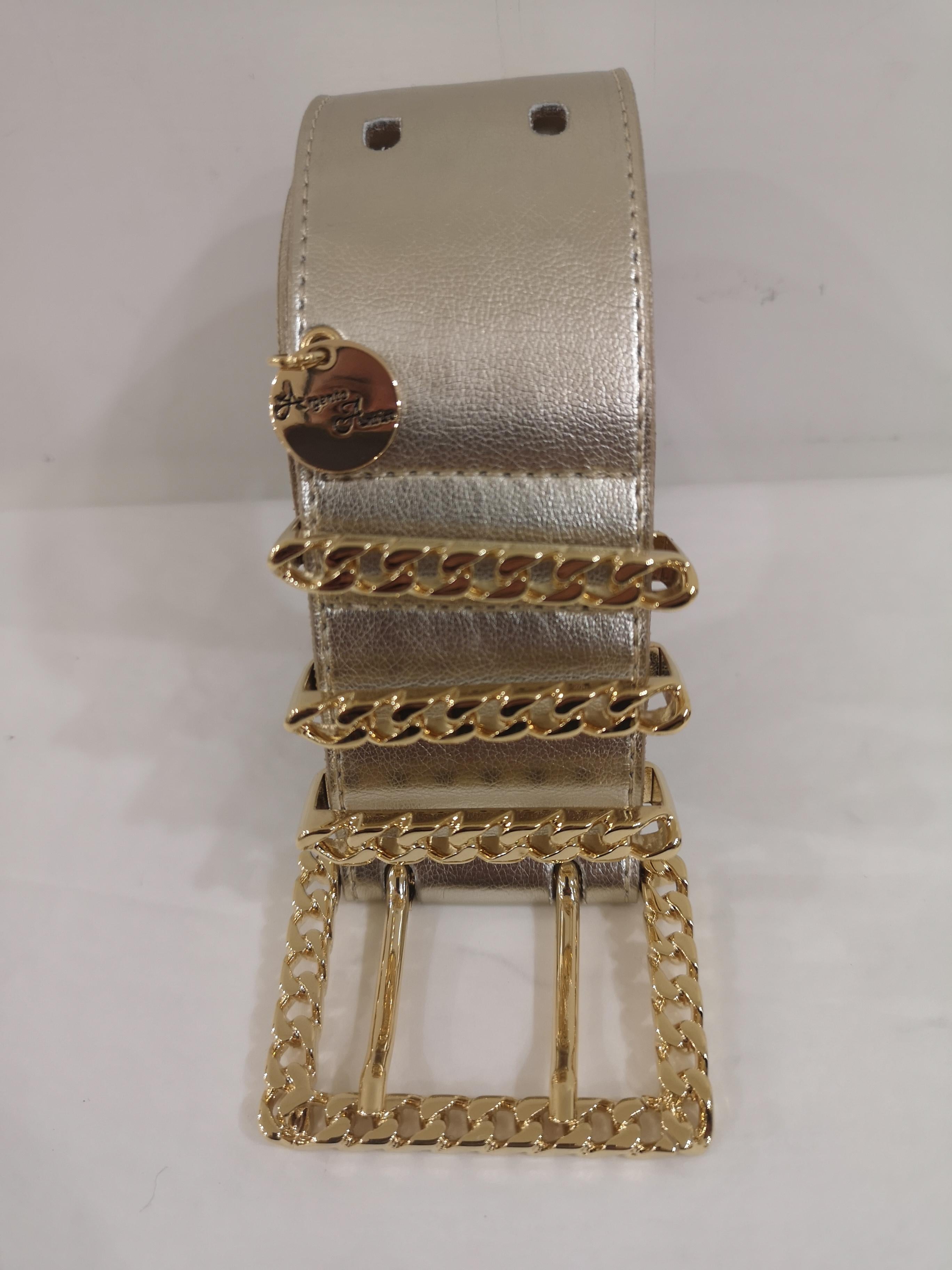 Gold leather and gold hardware belt NWOT In New Condition In Capri, IT