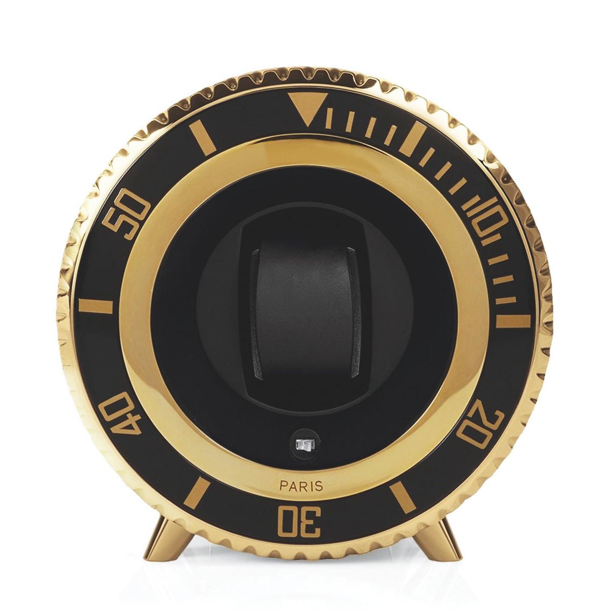 Watch Winder gold leather with bezel in blackened aluminium, structure
in aluminium in nickel finish. Rotating small case for automatic watches
covered with golded calfskin in nickel finish. Integrated watch winder with a 
cycle of 1600