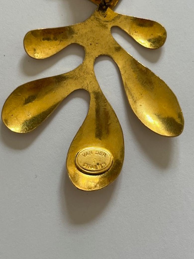 Gold Leave Dangeling Clip-on Earrings by Herve Van Der Straeten Pour femmes en vente