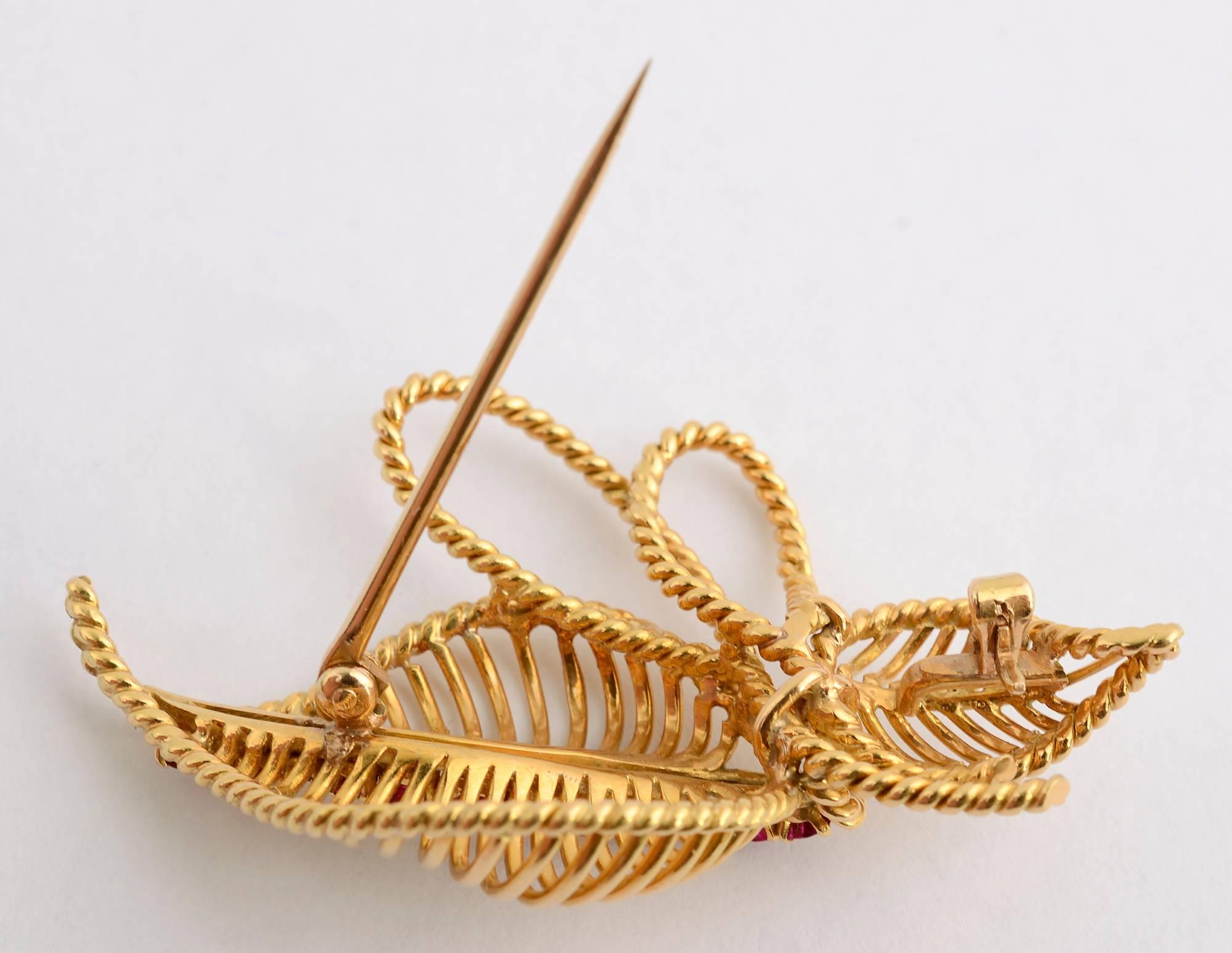 Gold Leaves Brooch Tied with Bow In Excellent Condition For Sale In Darnestown, MD