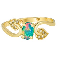 Gold leaves ring with opal. 