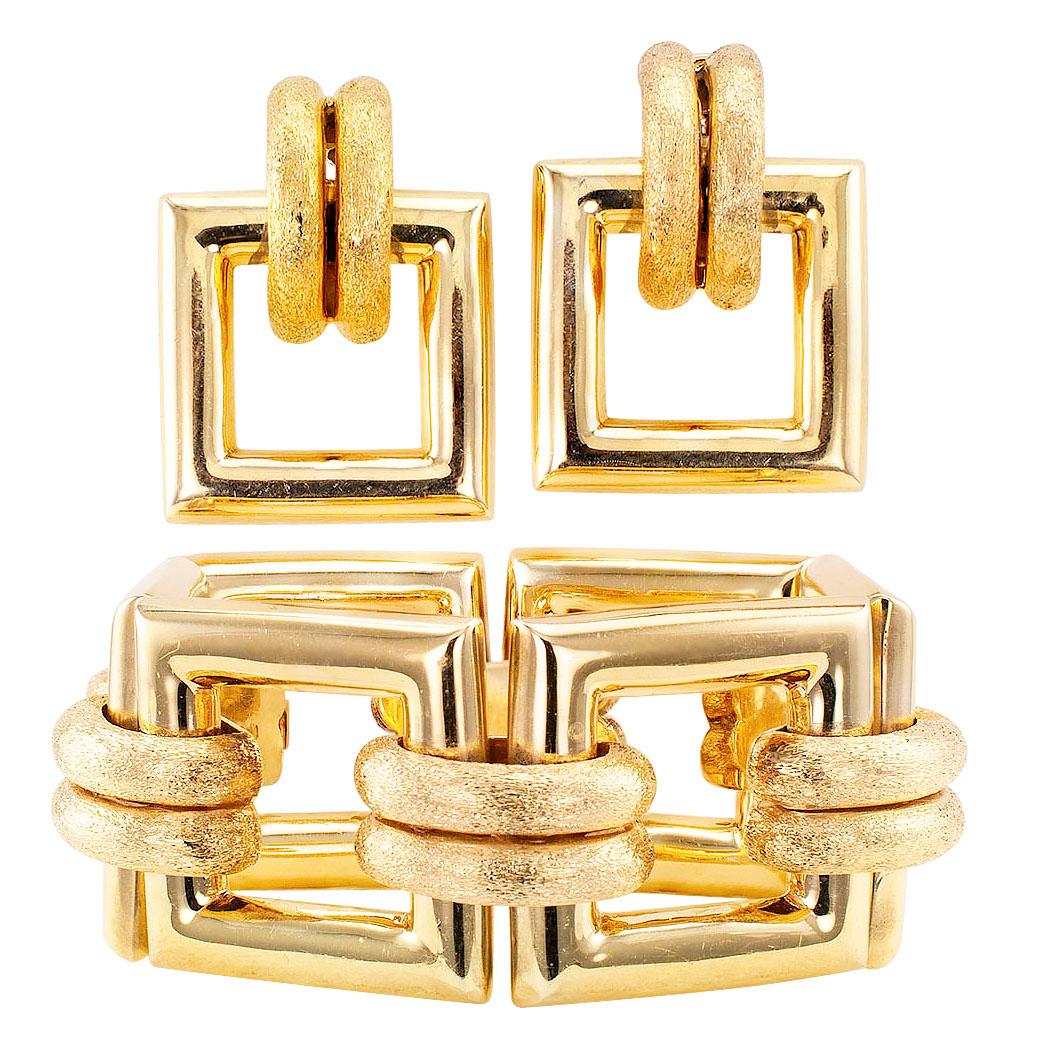 Bracelet and earring gold link set circa 1960. The large scale 14-karat yellow gold set comprises a bracelet designed as a series of open, square links with fluted, oblong connectors with a Florentine finish, and a pair of matching, articulated,