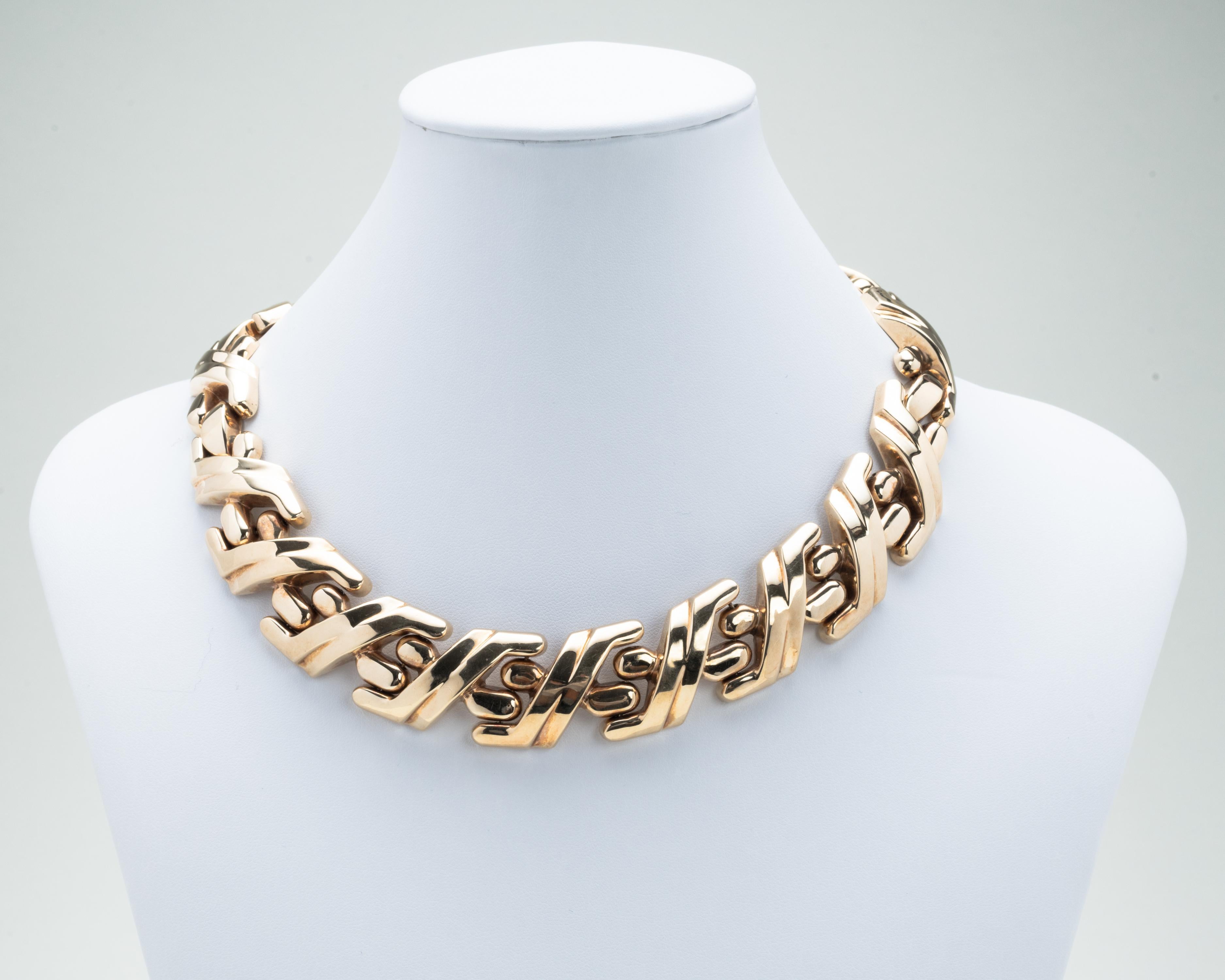 Gold Link Italian Collar Necklace with Matching Bracelet For Sale 1