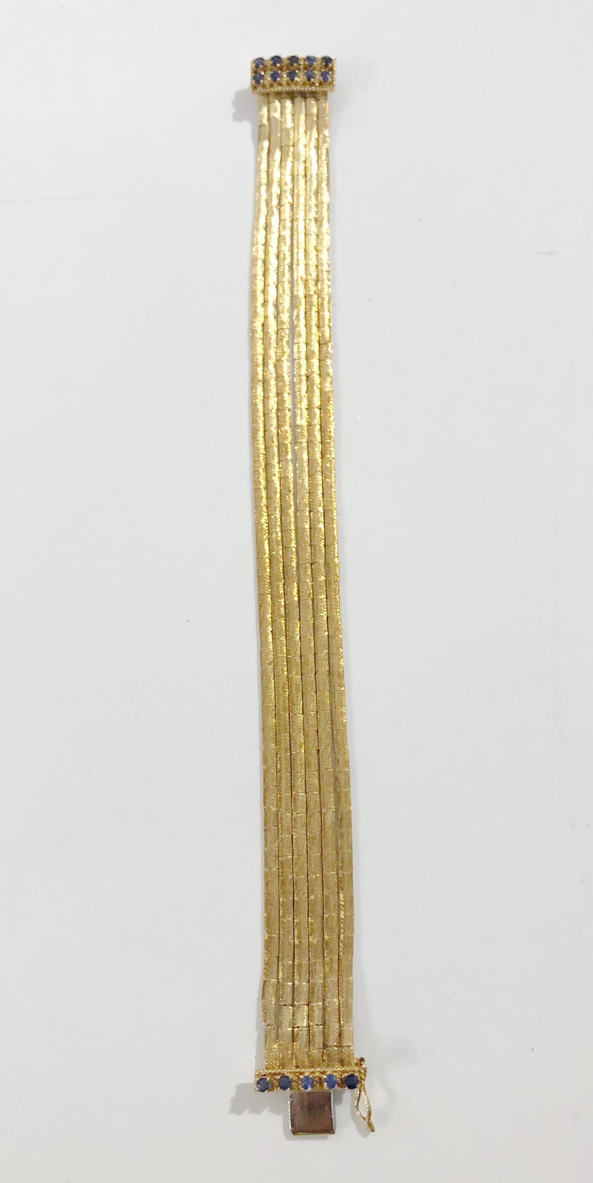 Vintage 18 karat gold links bracelet which closes with three rows of sapphires, Italy 1970s
Length 19 cm