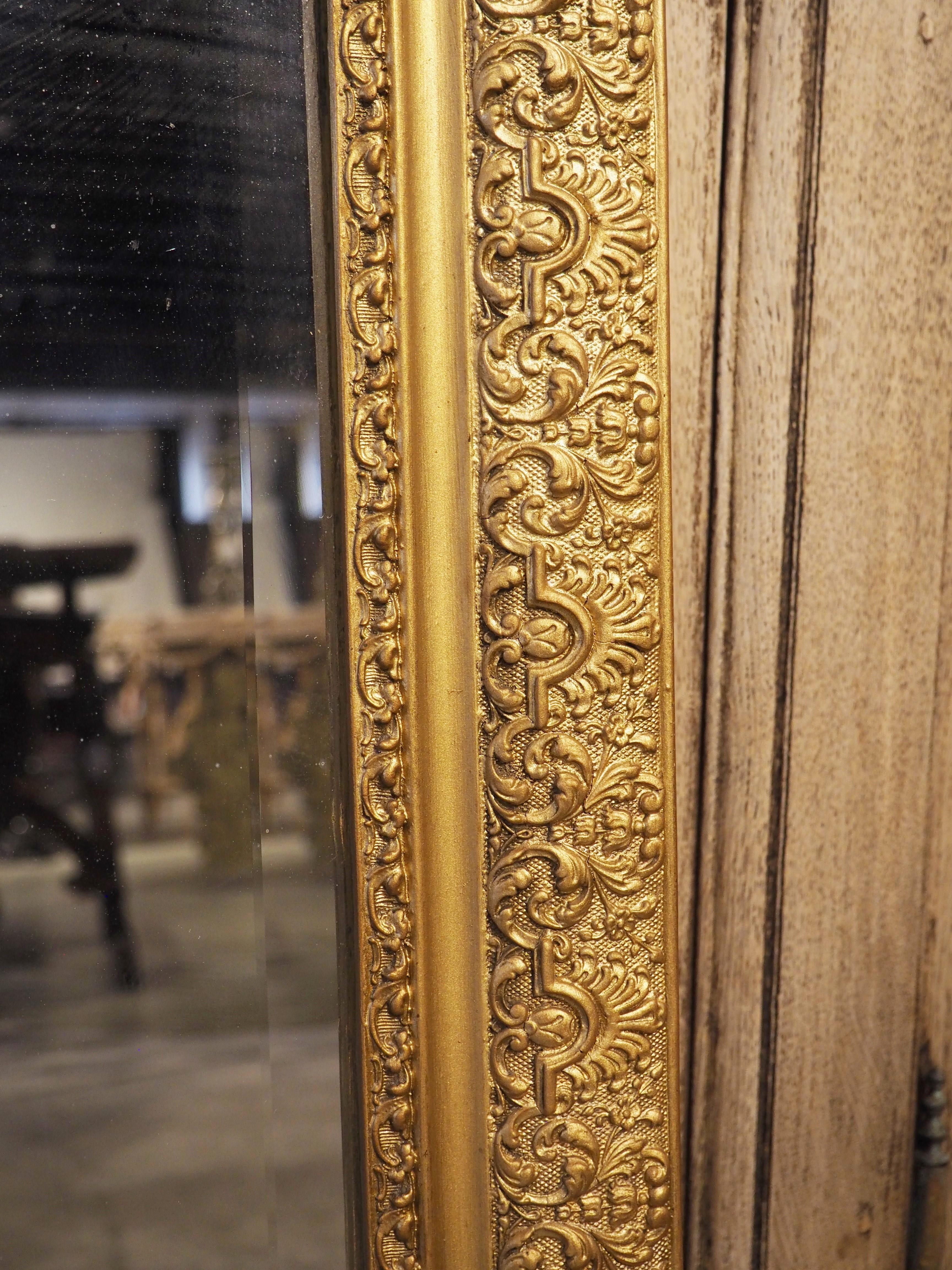 Miroir biseauté de style Louis Philippe avec décor floral et feuillagé en vente 1