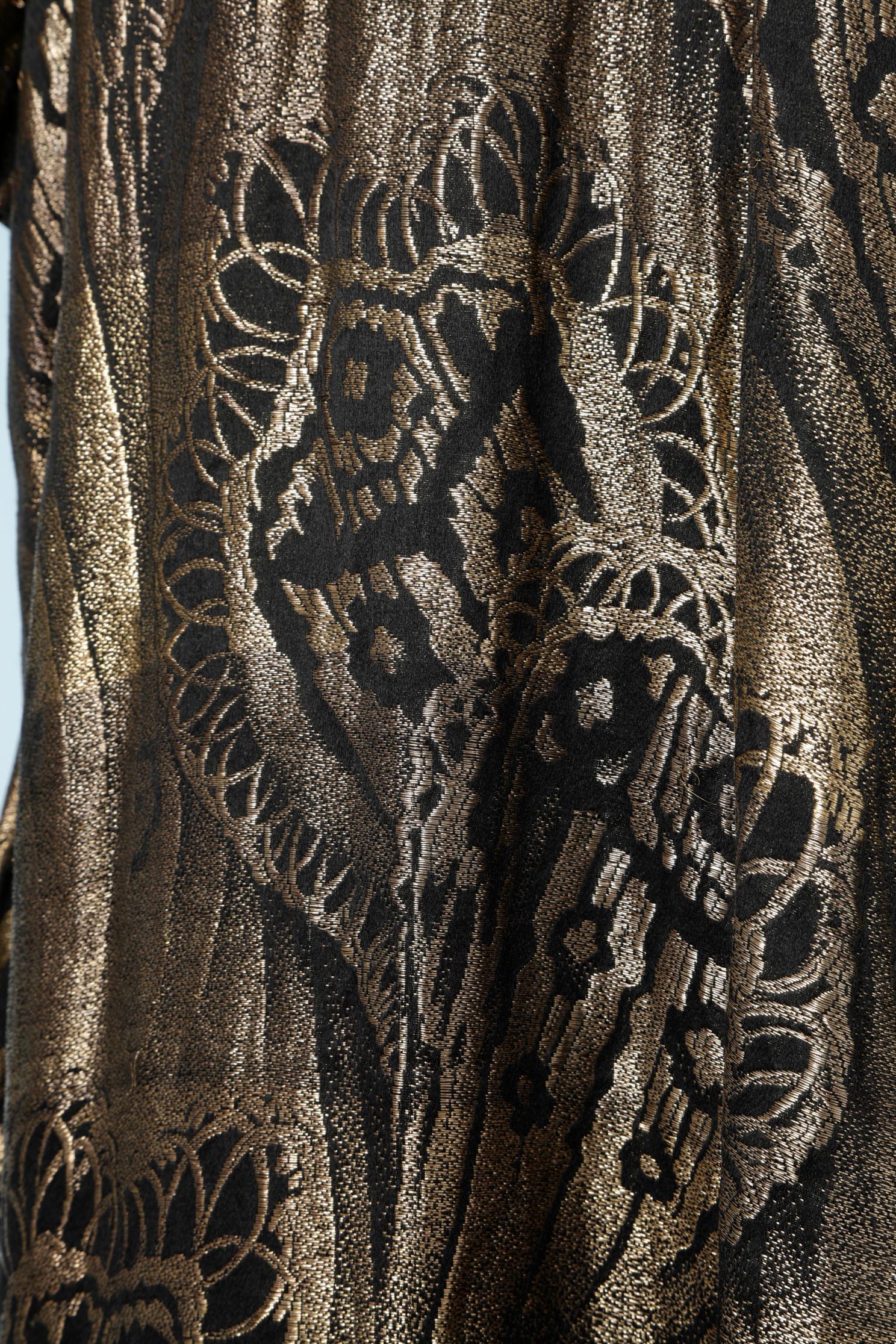 Gold lurex and black silk brocade Opera's coat 1920 In Excellent Condition In Saint-Ouen-Sur-Seine, FR
