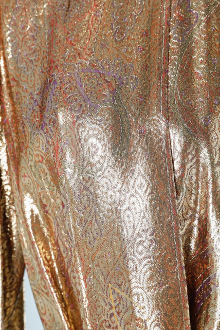 Gold lurex brocade ensemble with belt ( or scarf). Pocket in the tunic and trousers. SHOULDER PADS. Silk chiffon lining. 
SIZE 36 (S/M) 