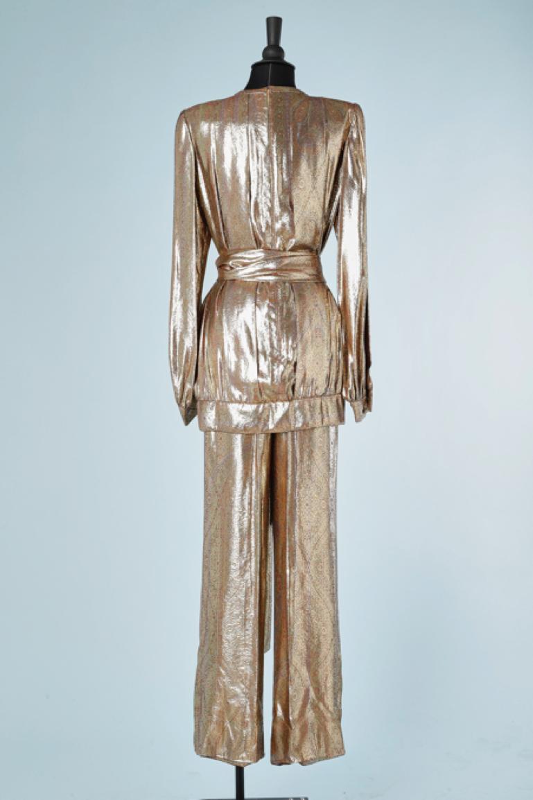 Completo in broccato lurex oro con cintura Circa anni '70 in vendita 1