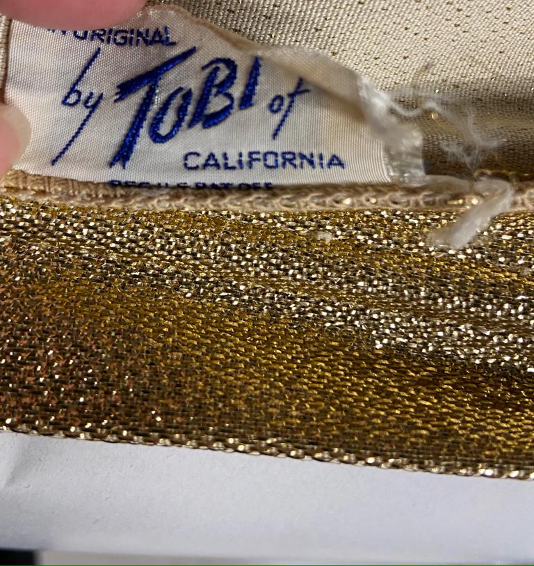 Gold Lurex-Badeanzug mit Strass- und Fadenstickereien Tobi aus Kalifornien  im Angebot 2