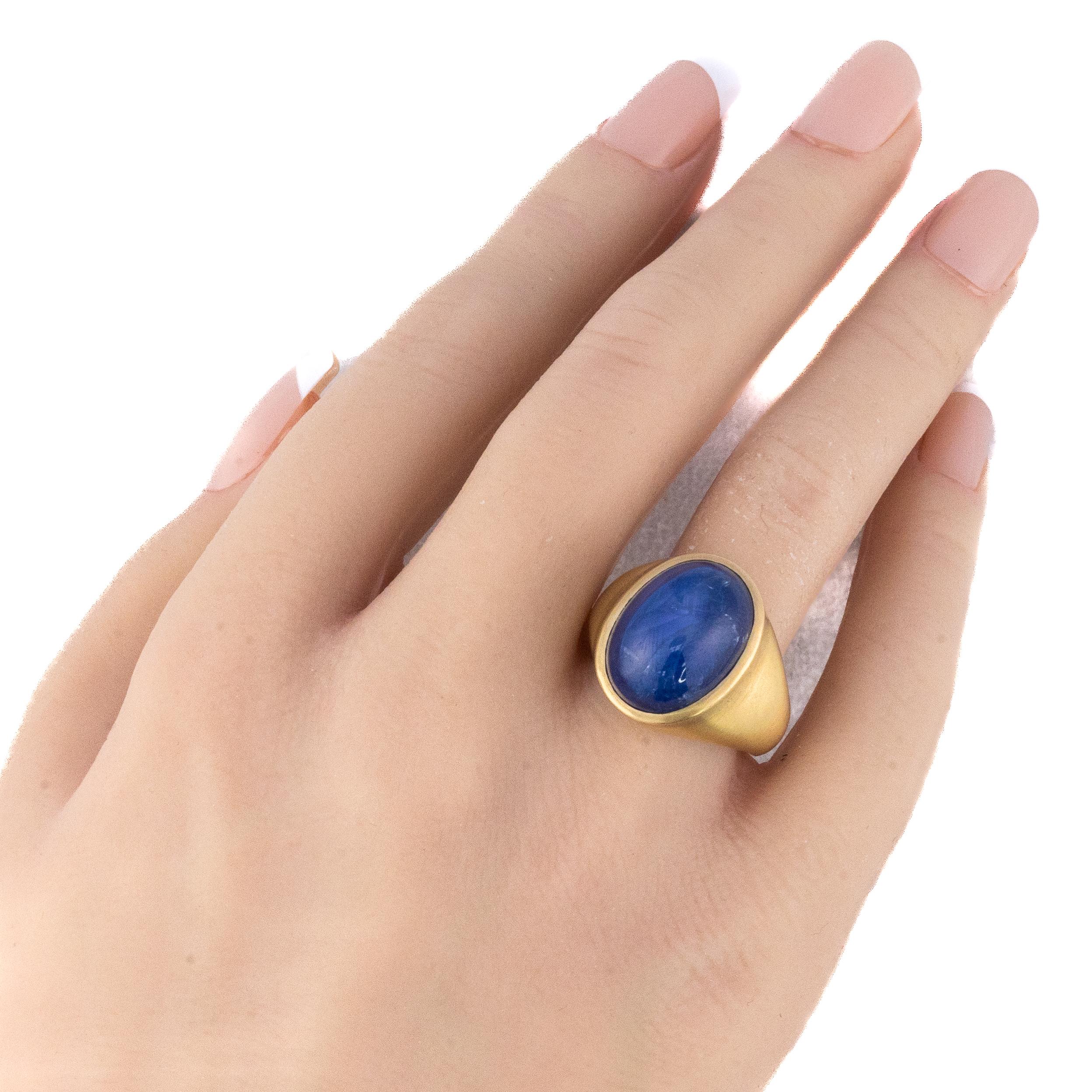 Retro Gold Matte Cabochon Blue Sapphire Solitaire Ring For Sale