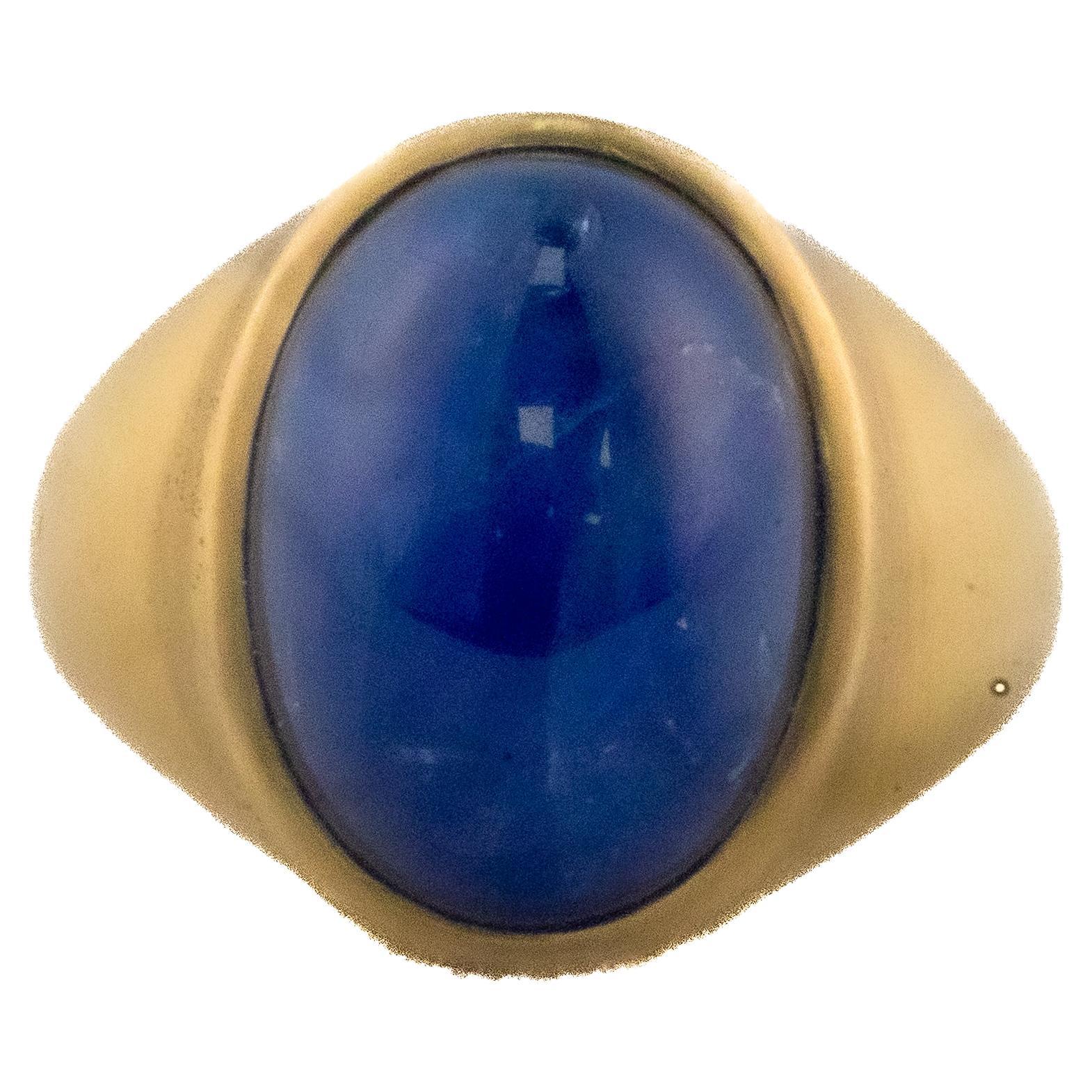 Gold Matte Cabochon Blue Sapphire Solitaire Ring For Sale