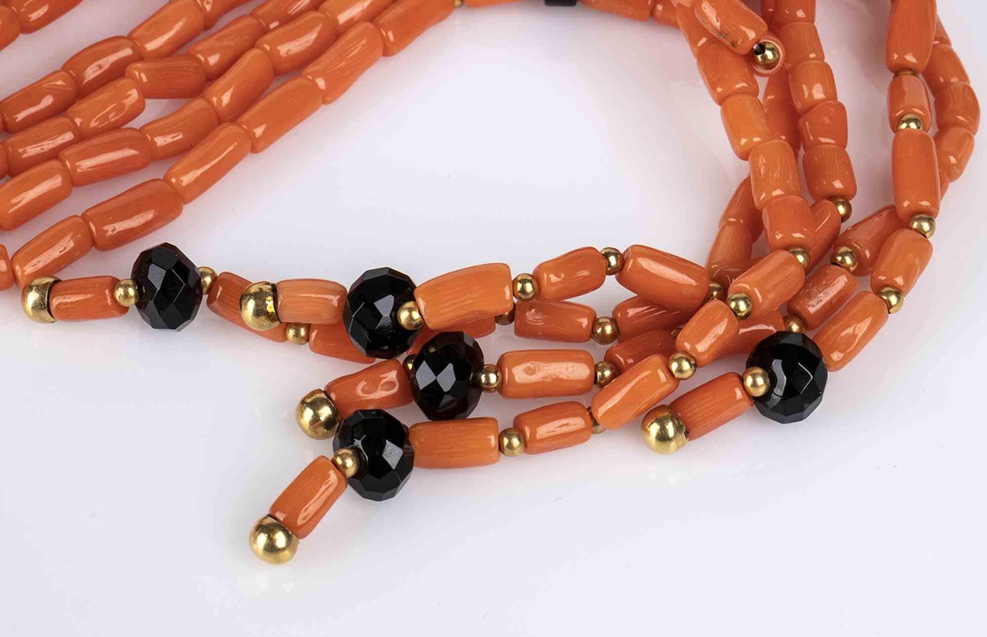 Mediterranean coral and onyx scarf necklace

18k yellow gold, Mediterranean coral beads (corallium rubrum) with onyx insert. Length 63 cm, coral diameter 3.5-4 mm. Weight 82.2 gr.
Item condition grading: ***** excellent.