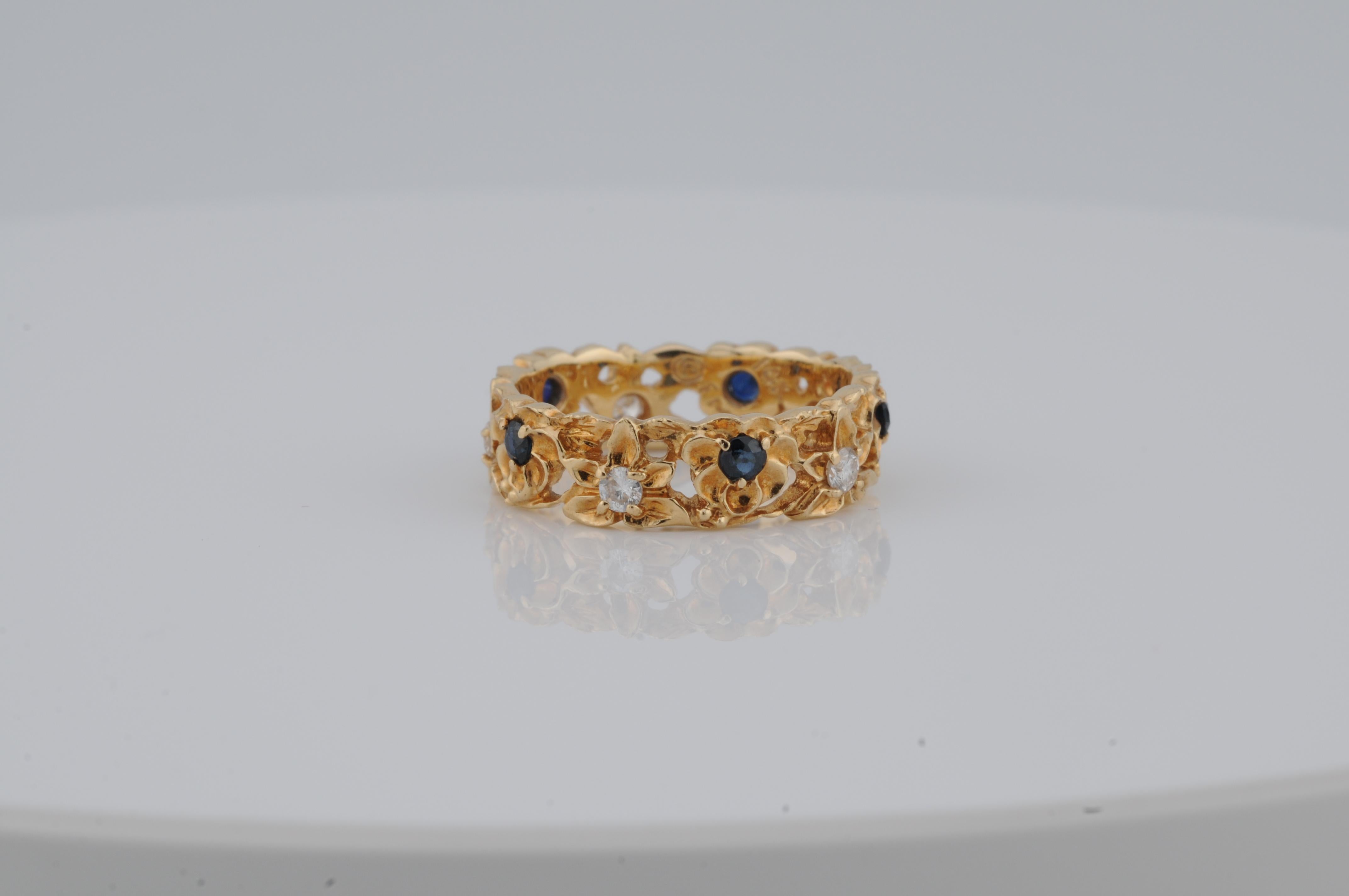 Estetismo Anello memory in oro con diamanti e zaffiri in vendita