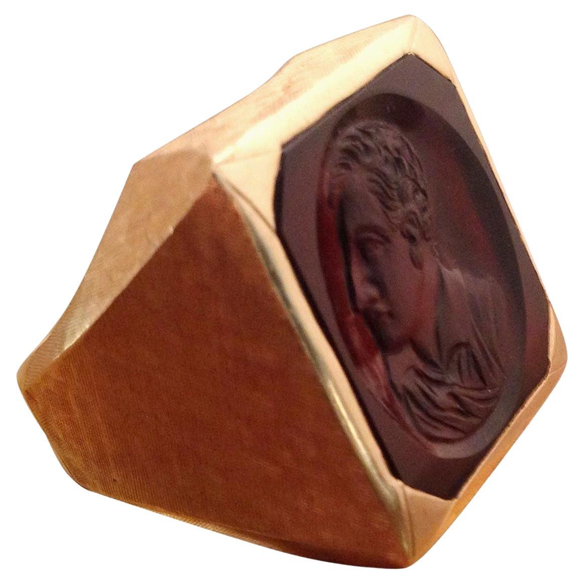 Gold Men's Ring with Intaglio Portrait in Carnelian For Sale