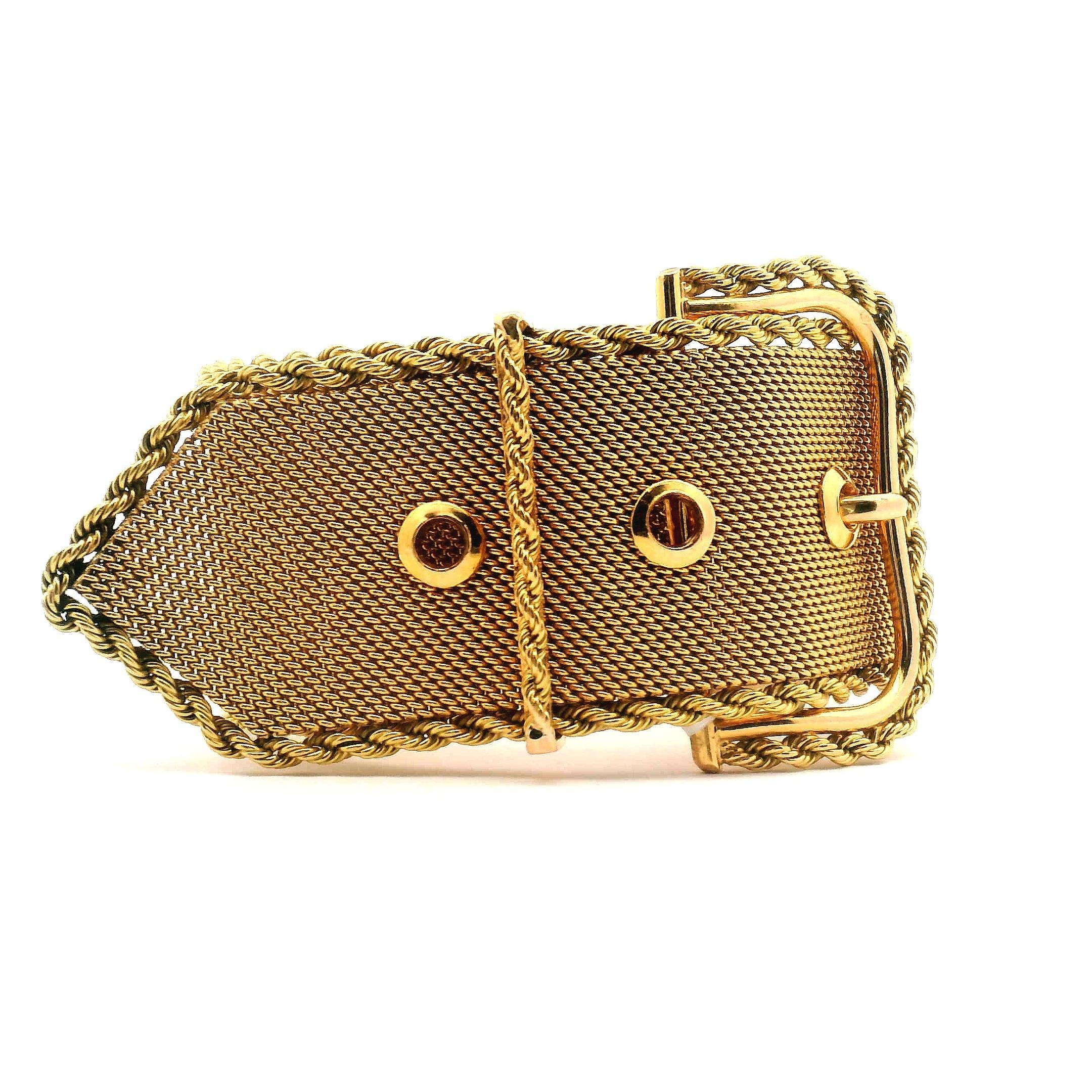 Bracelet en maille de style ceinture vintage du milieu du 20e siècle 
composé de : 
Or jaune 14k 
78.6 grammes 
27,5 mm de large x 9