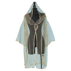 Abrigo oversize de tul dorado con capucha GOTTEX