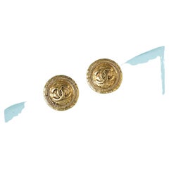 Gold metal "CC" clip-on earrings Chanel Circa 1980's