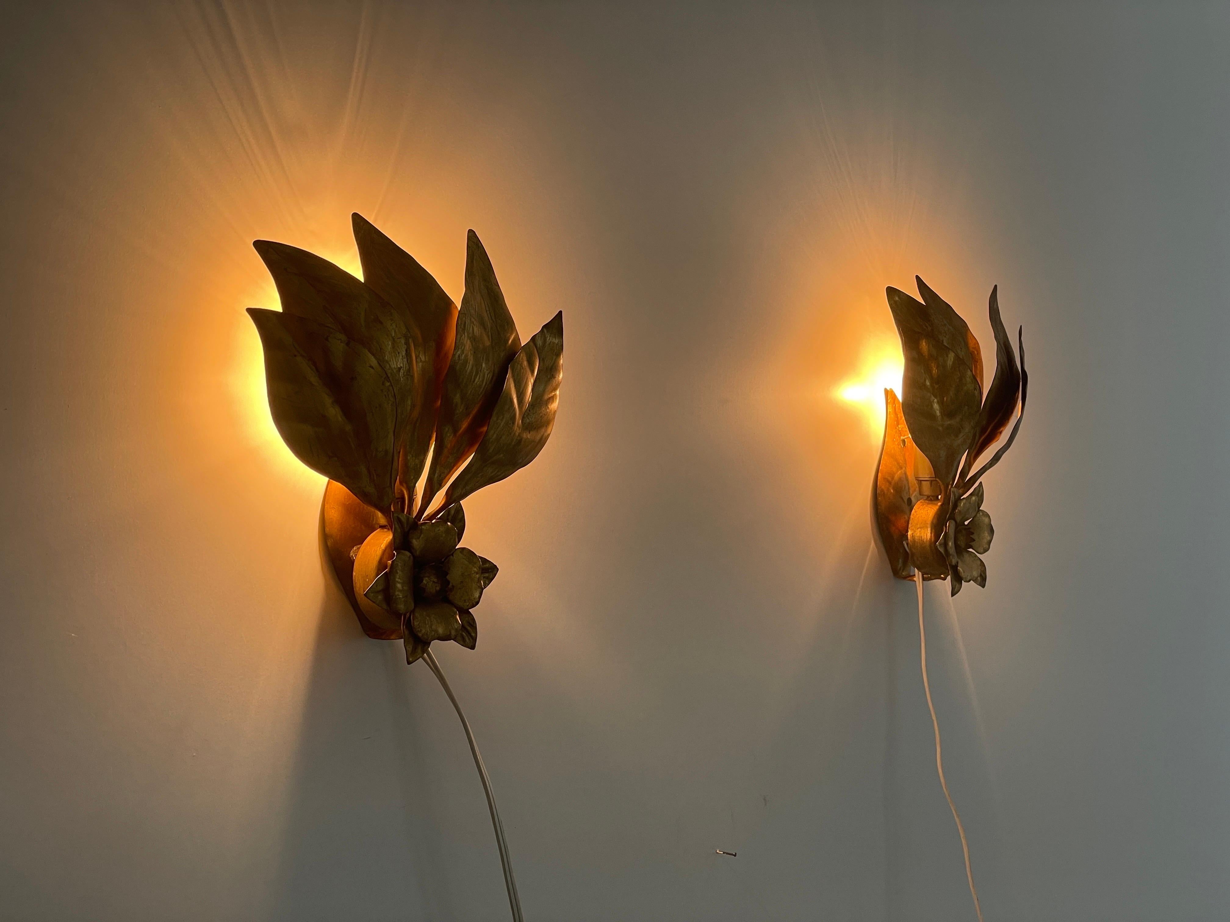 Elegantes Paar Wandleuchter aus Gold und Metall mit Blumenmuster, 1970er Jahre, Deutschland 6