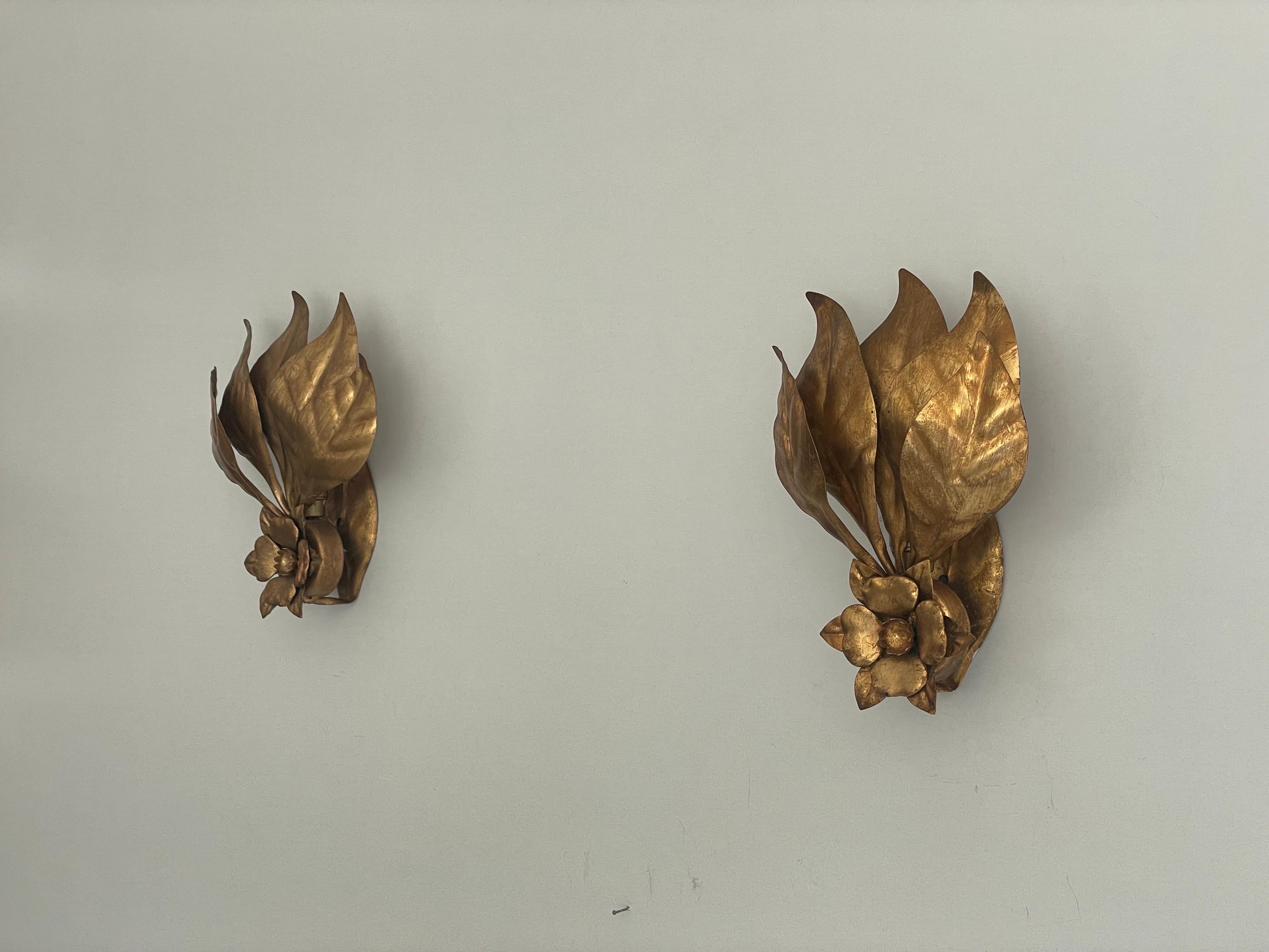 Elegantes Paar Wandleuchter aus Gold und Metall mit Blumenmuster, 1970er Jahre, Deutschland

Sehr elegante und minimalistische Wandlampen
Die Lampen sind in sehr gutem Zustand.

Diese Lampen funktionieren mit E14 Standard-Glühbirnen. 
Verkabelt und