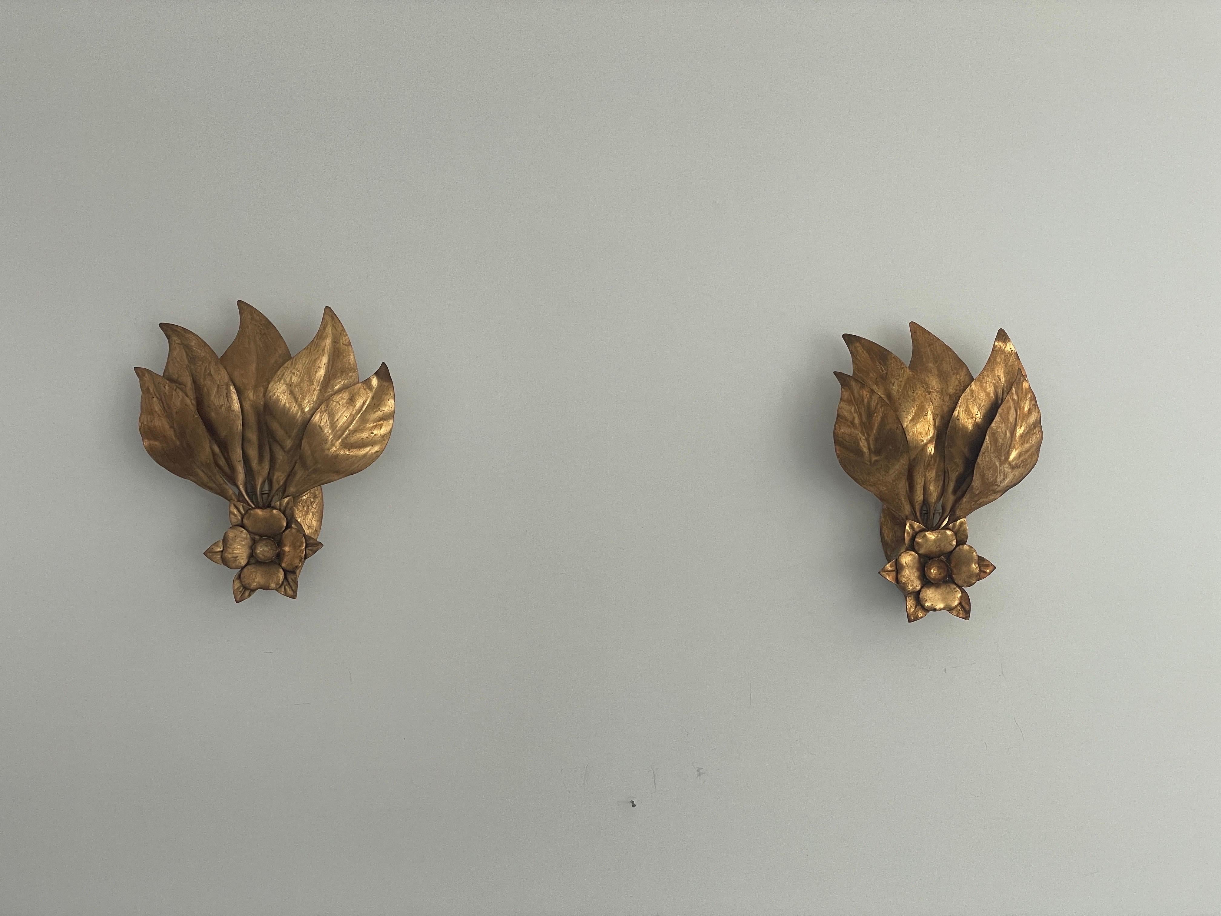 Elegantes Paar Wandleuchter aus Gold und Metall mit Blumenmuster, 1970er Jahre, Deutschland (Moderne der Mitte des Jahrhunderts)